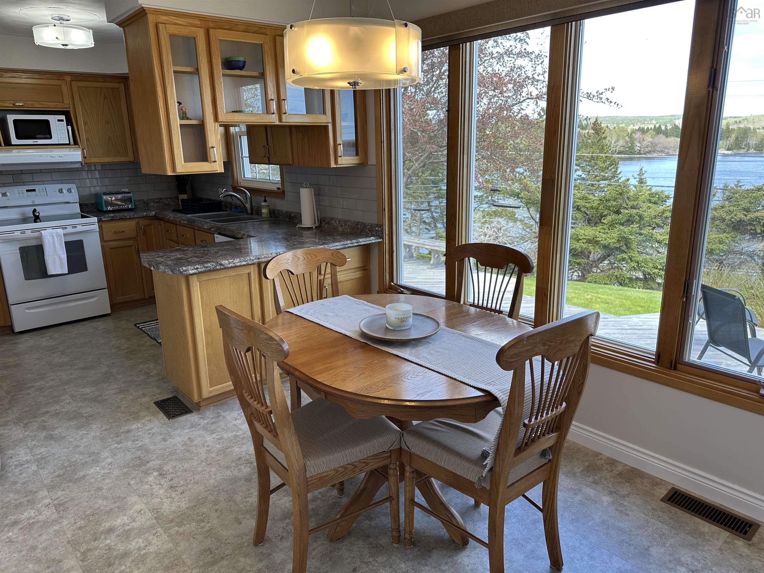 $385,000.00: 10419 16 Highway, Guysborough