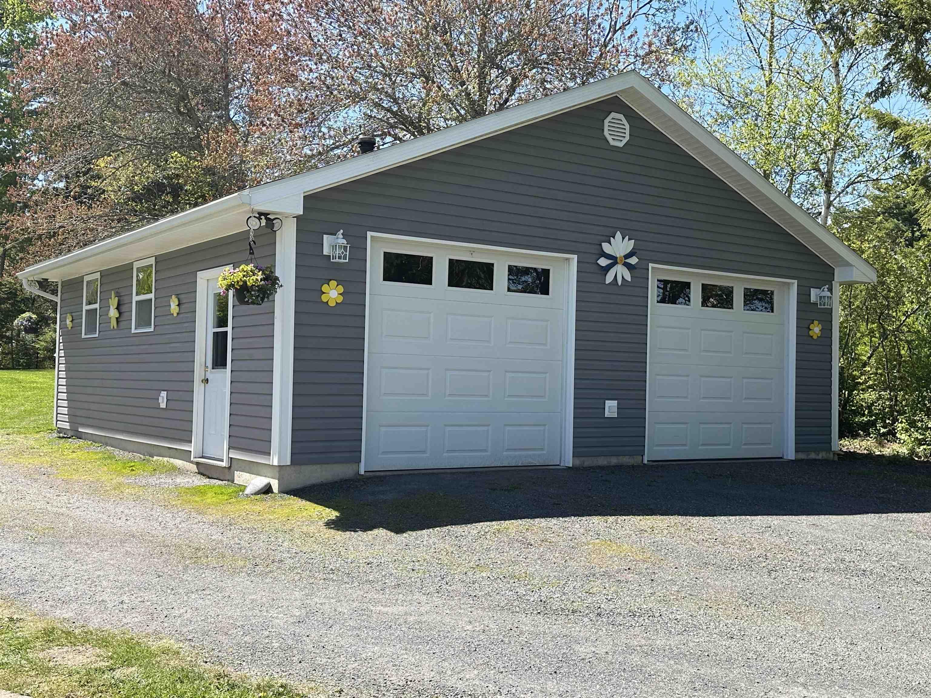 $439,000.00: 4139 East River East Side Road, Plymouth