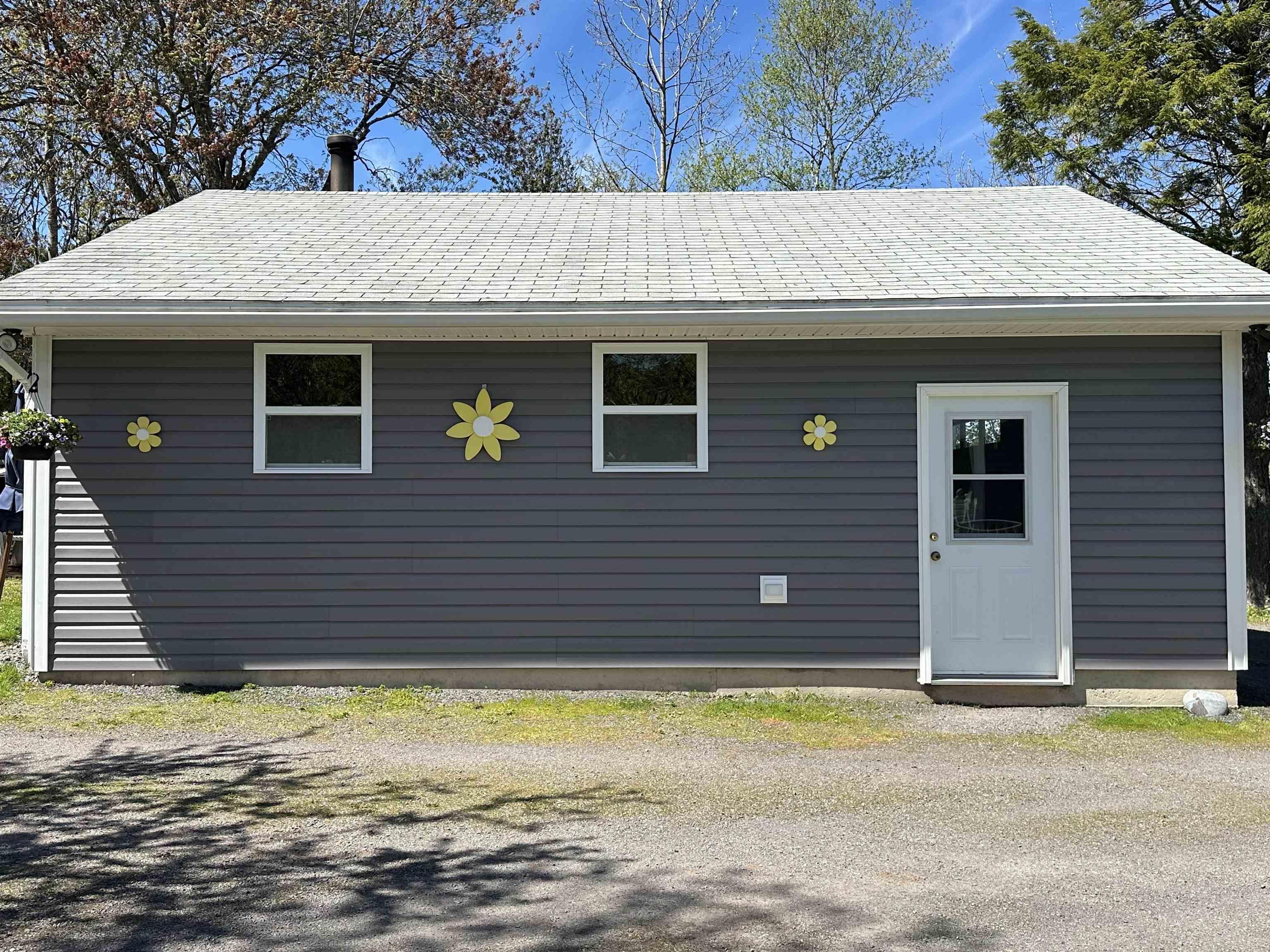 $439,000.00: 4139 East River East Side Road, Plymouth