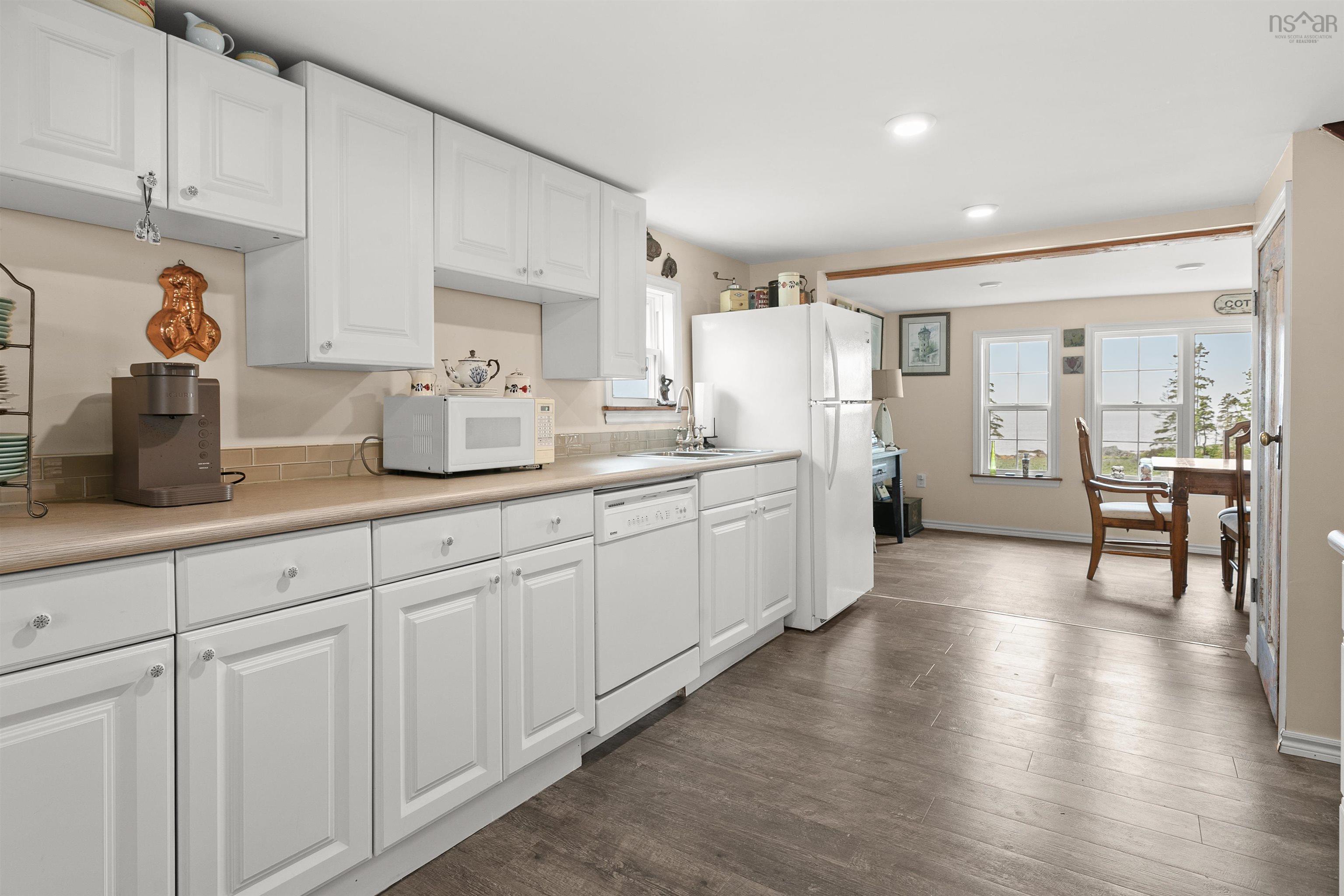 $499,000.00: 7187 Highway 329 Highway, East River