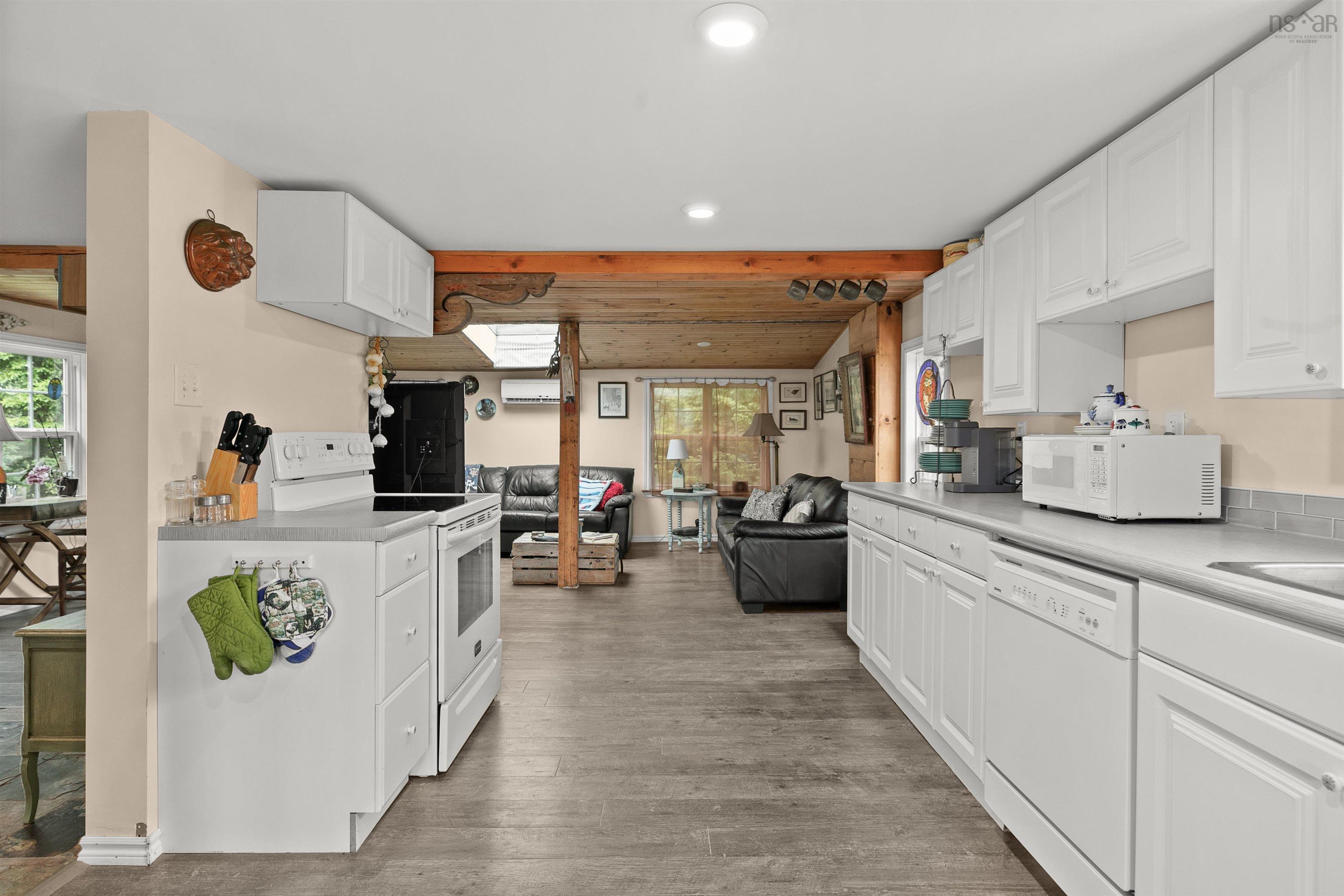 $499,000.00: 7187 Highway 329 Highway, East River