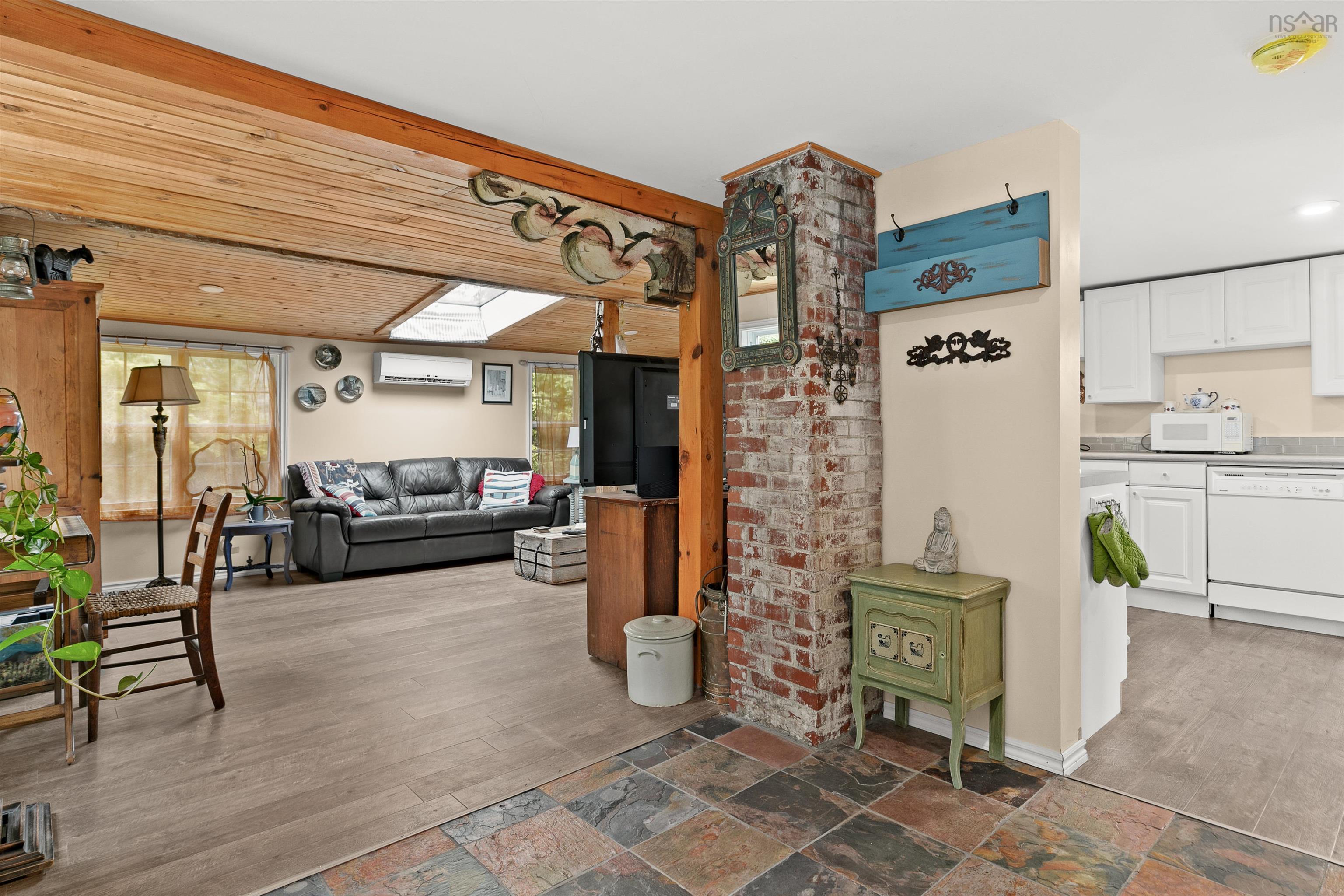 $499,000.00: 7187 Highway 329 Highway, East River
