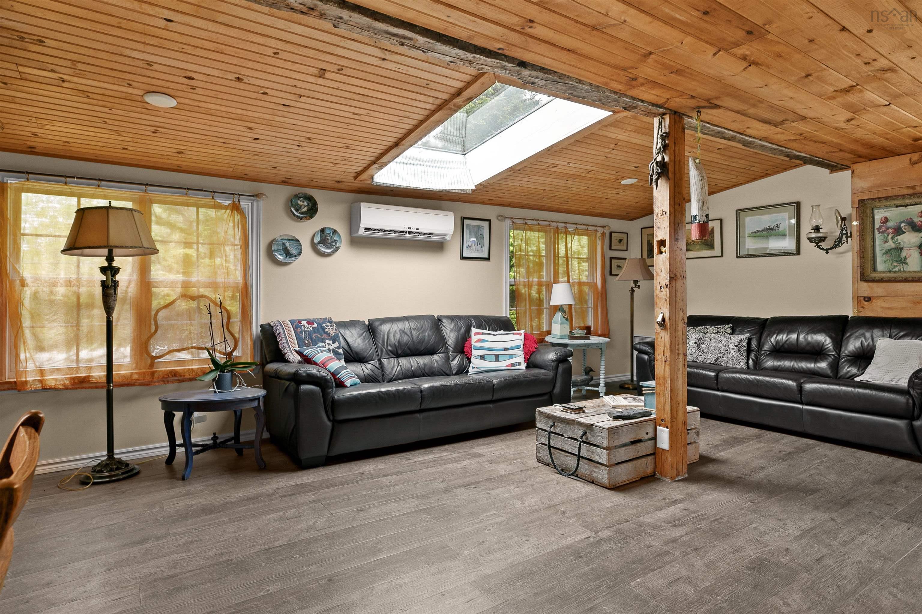 $499,000.00: 7187 Highway 329 Highway, East River