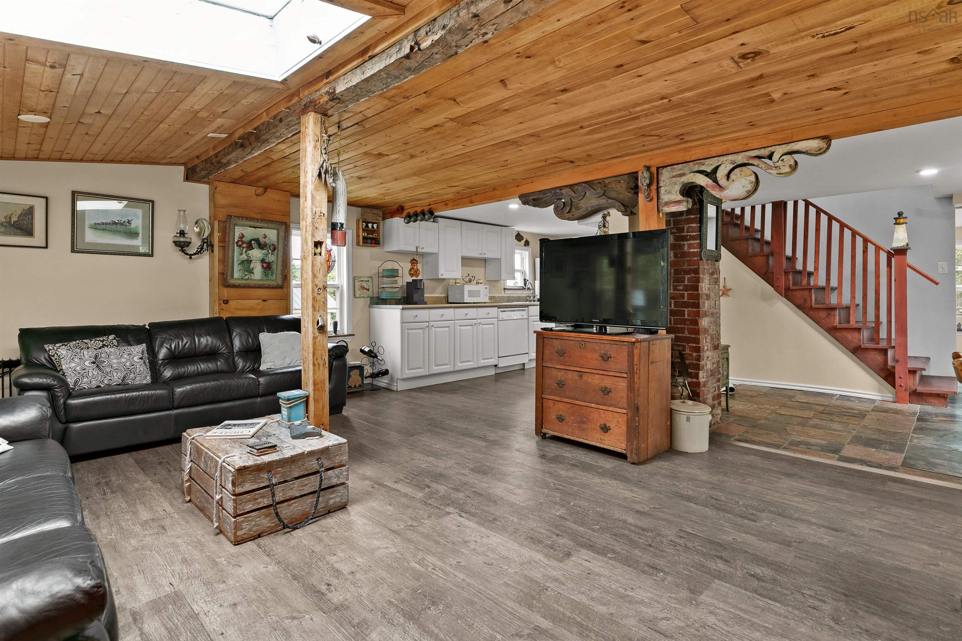$499,000.00: 7187 Highway 329 Highway, East River