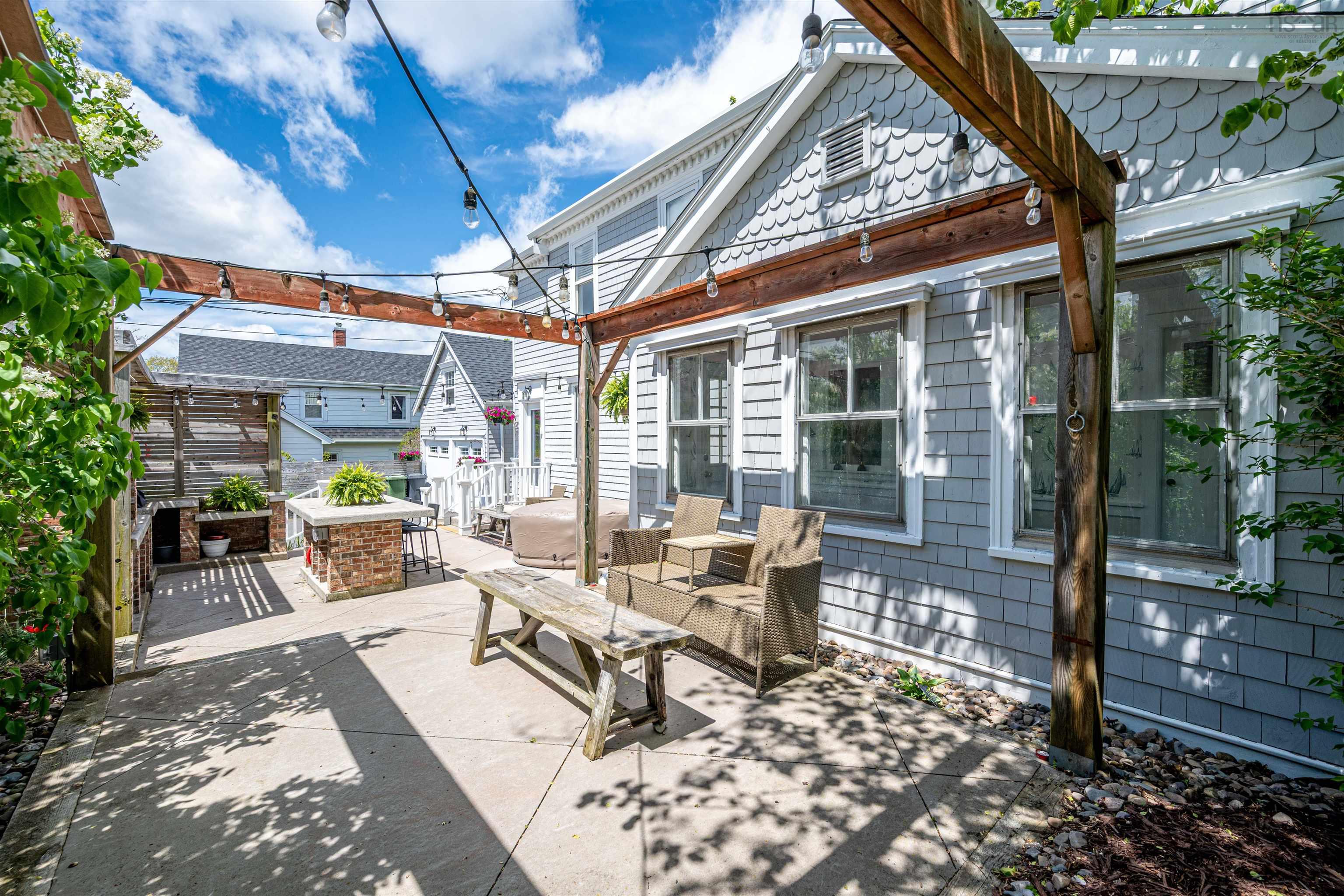 $889,900.00: 47 North Street, Dartmouth