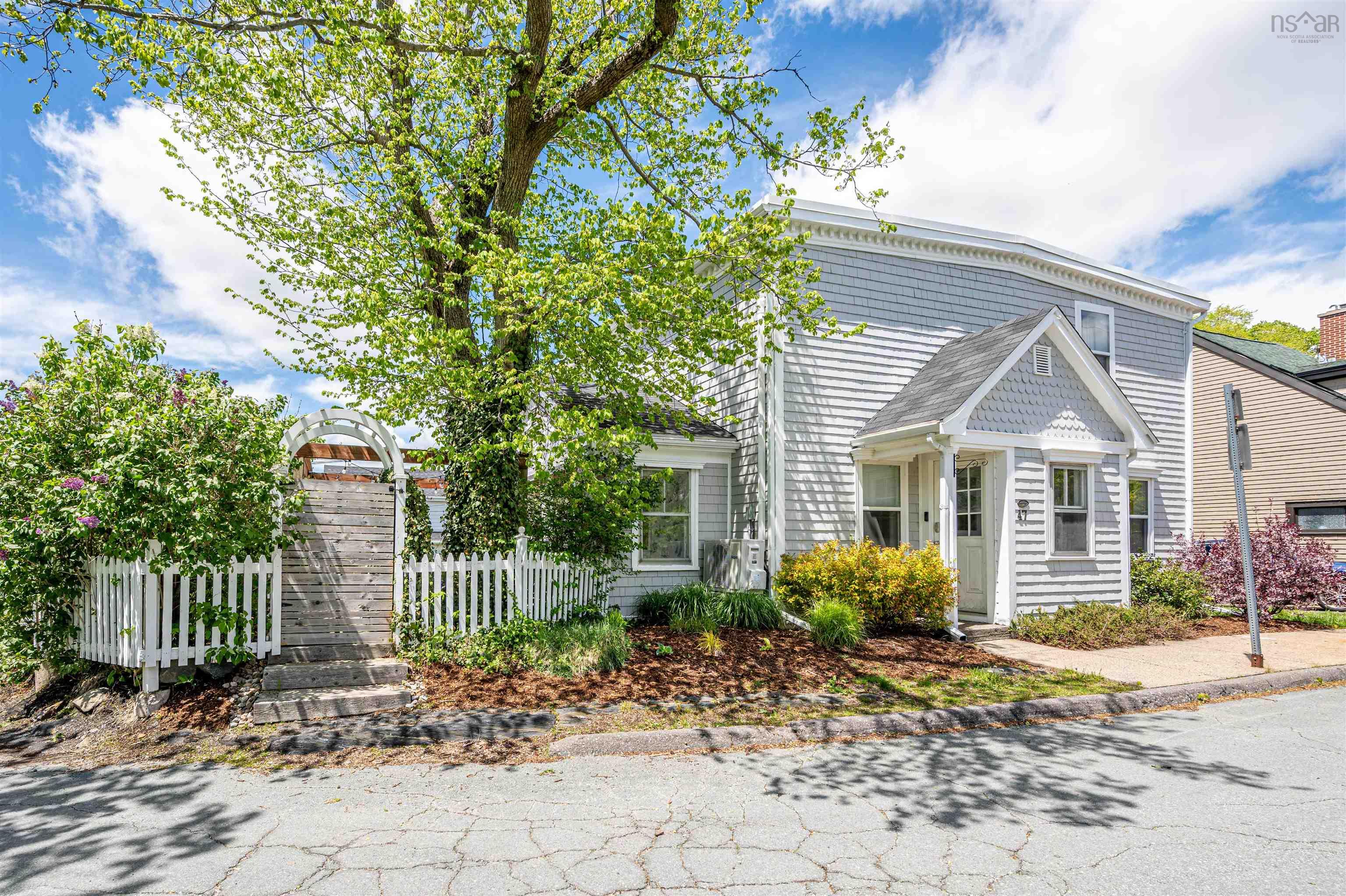 $889,900.00: 47 North Street, Dartmouth