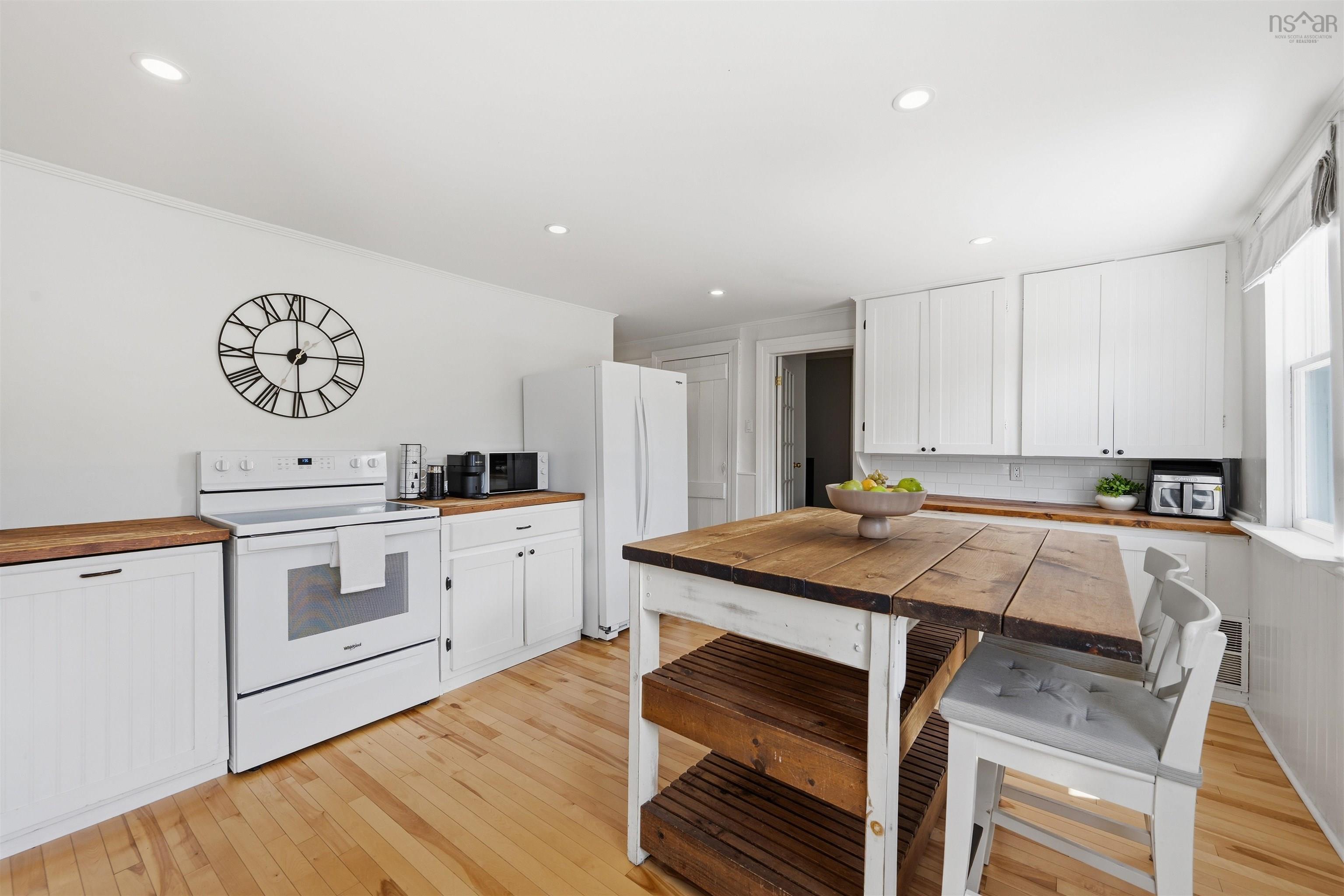 $889,900.00: 47 North Street, Dartmouth