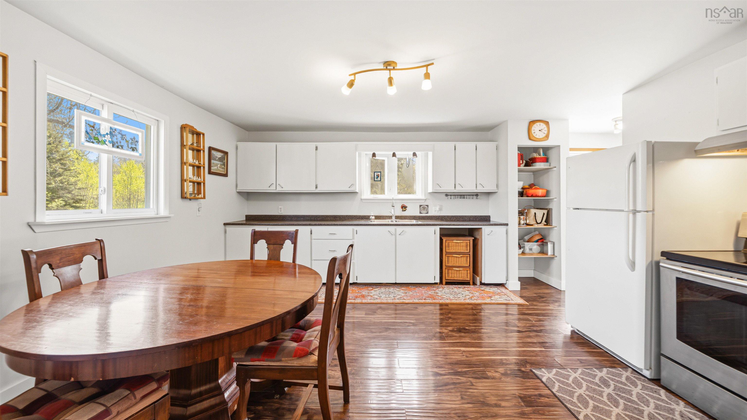 $249,900.00: 5569 East River West Side Road, Eureka