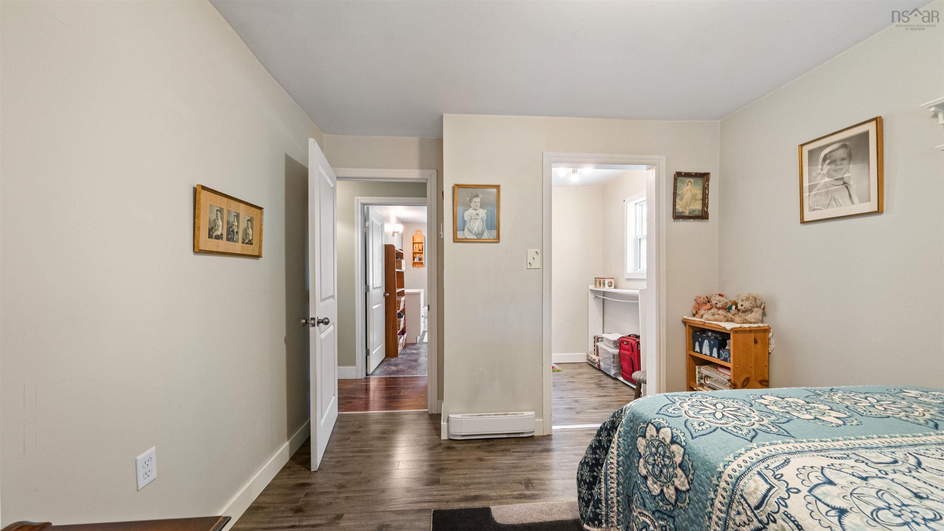 $249,900.00: 5569 East River West Side Road, Eureka
