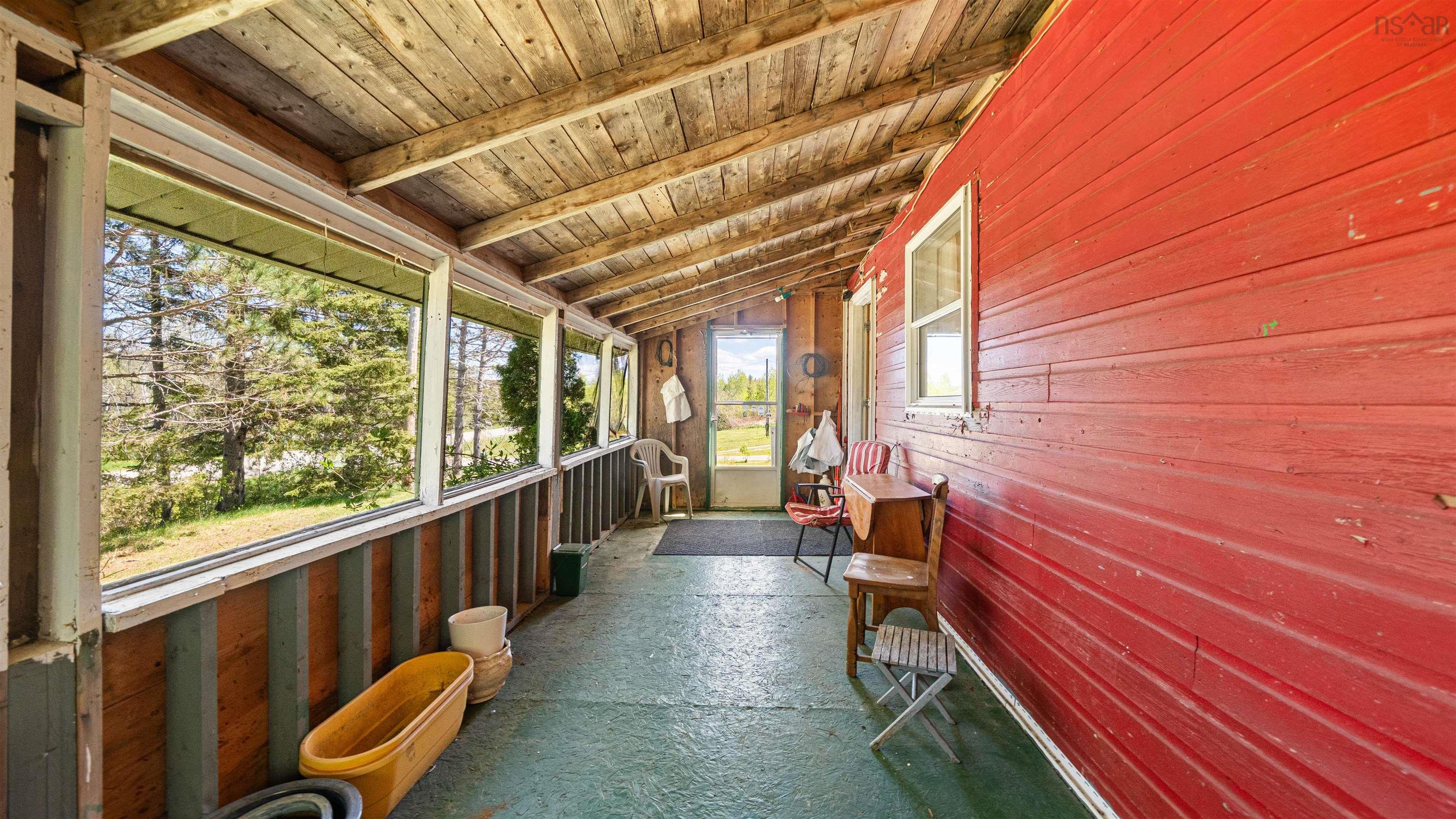 $249,900.00: 5569 East River West Side Road, Eureka