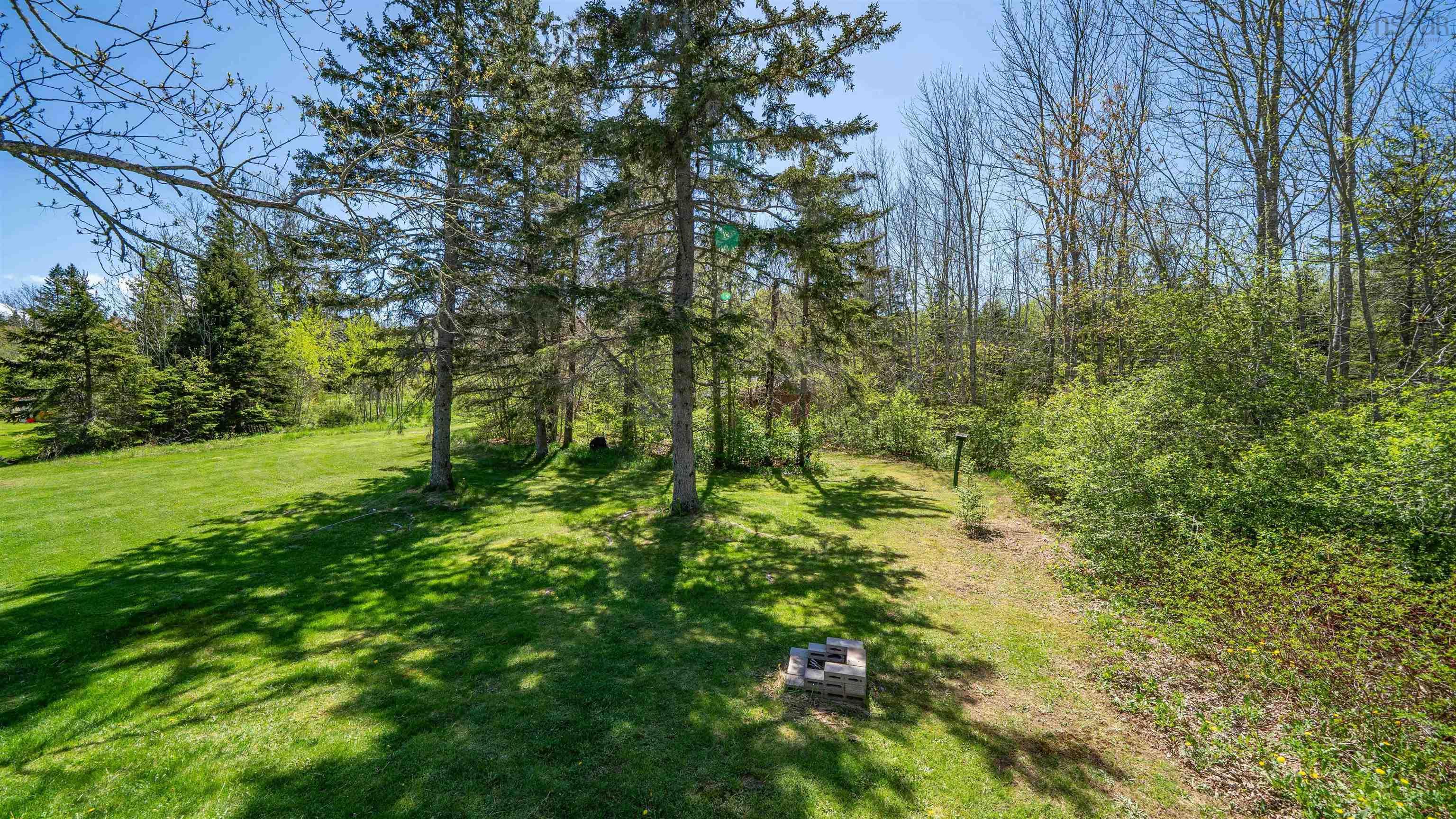 $249,900.00: 5569 East River West Side Road, Eureka