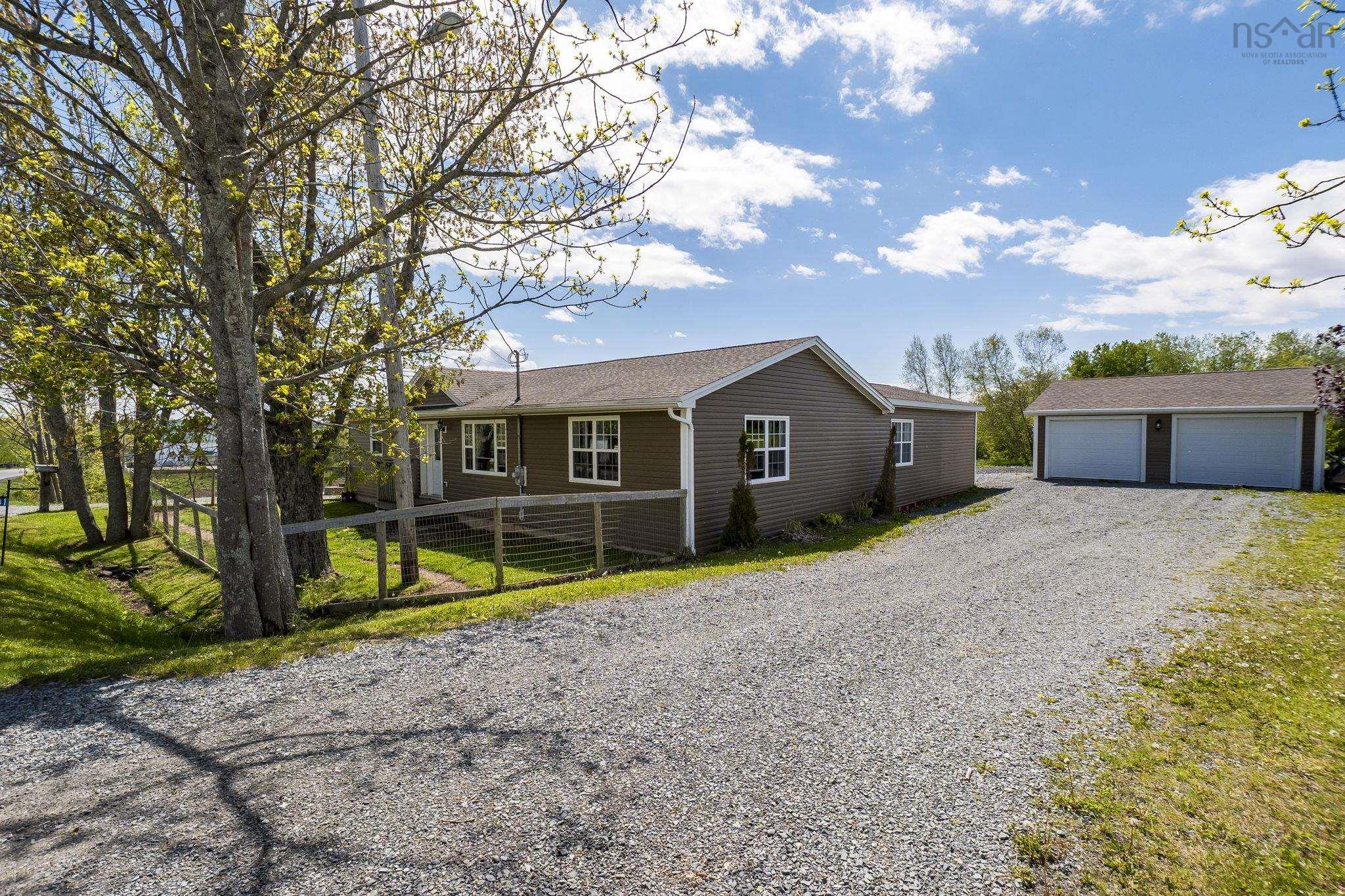 $425,000.00: 6981 Highway 215, Bramber