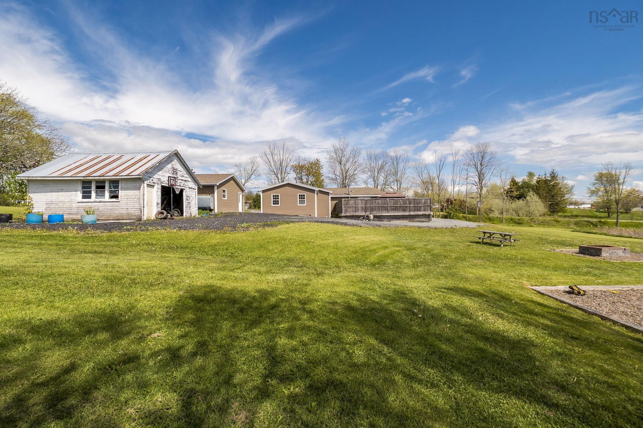 $425,000.00: 6981 Highway 215, Bramber