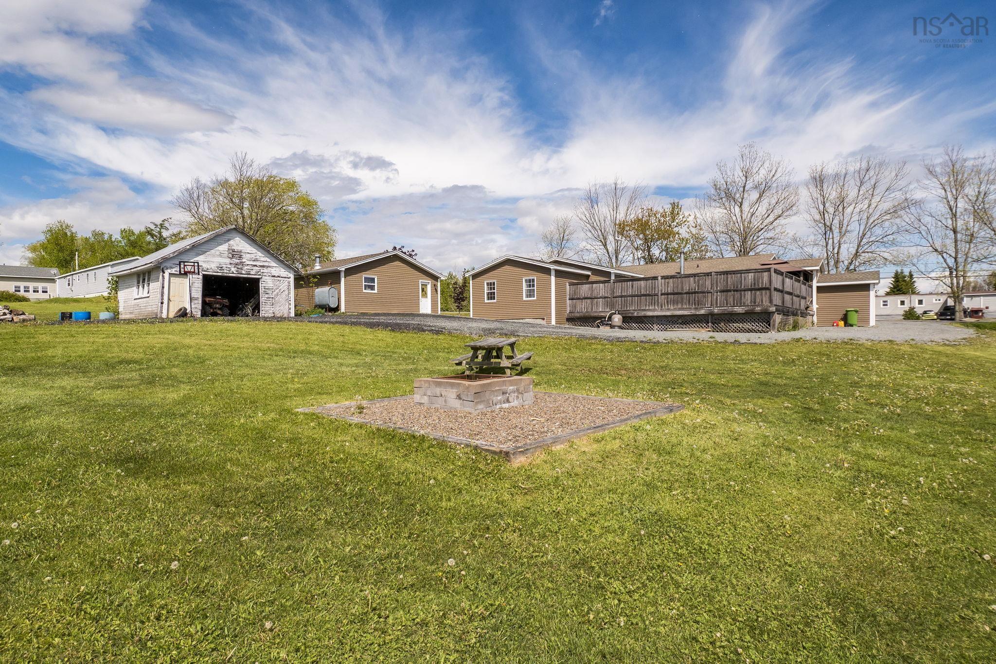 $425,000.00: 6981 Highway 215, Bramber