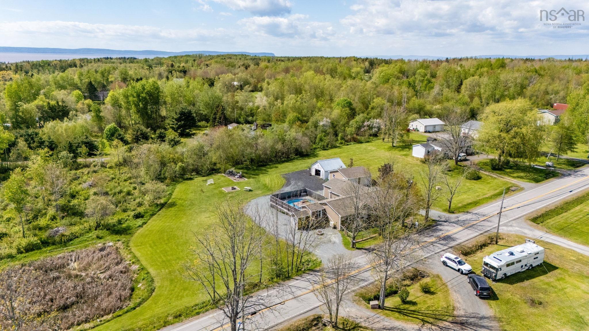 $425,000.00: 6981 Highway 215, Bramber
