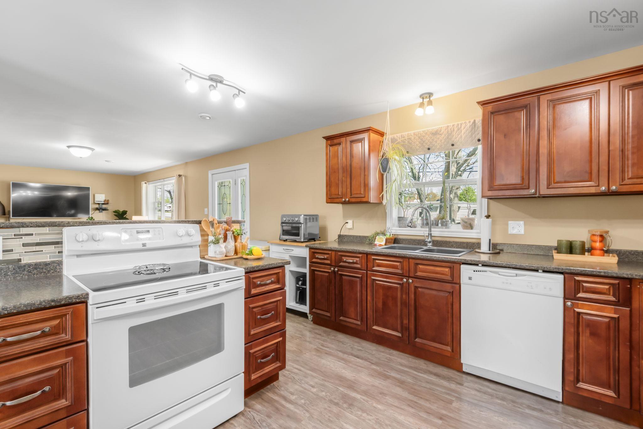 $425,000.00: 6981 Highway 215, Bramber