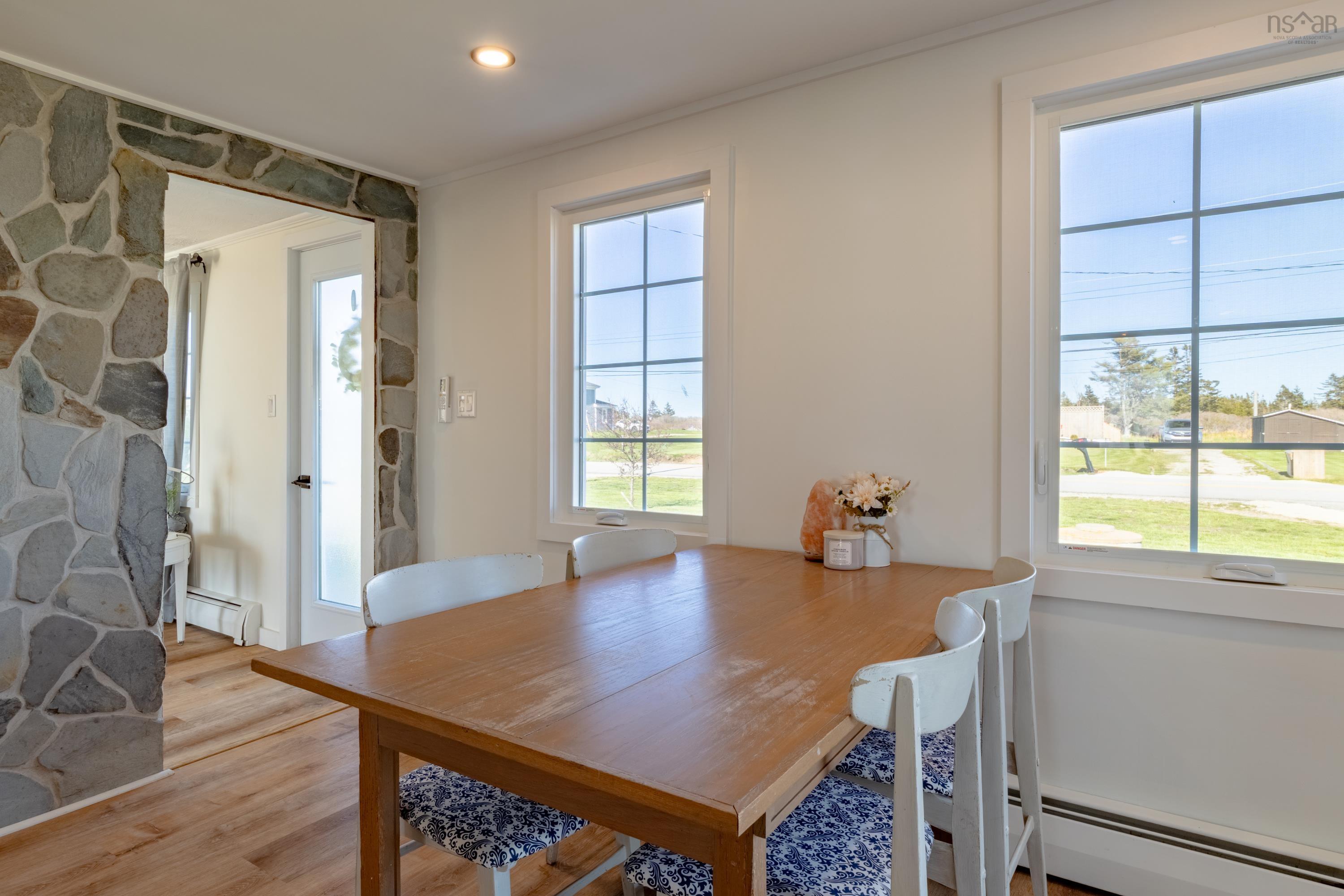 $549,900.00: 1837 Main Shore Road, Sandford
