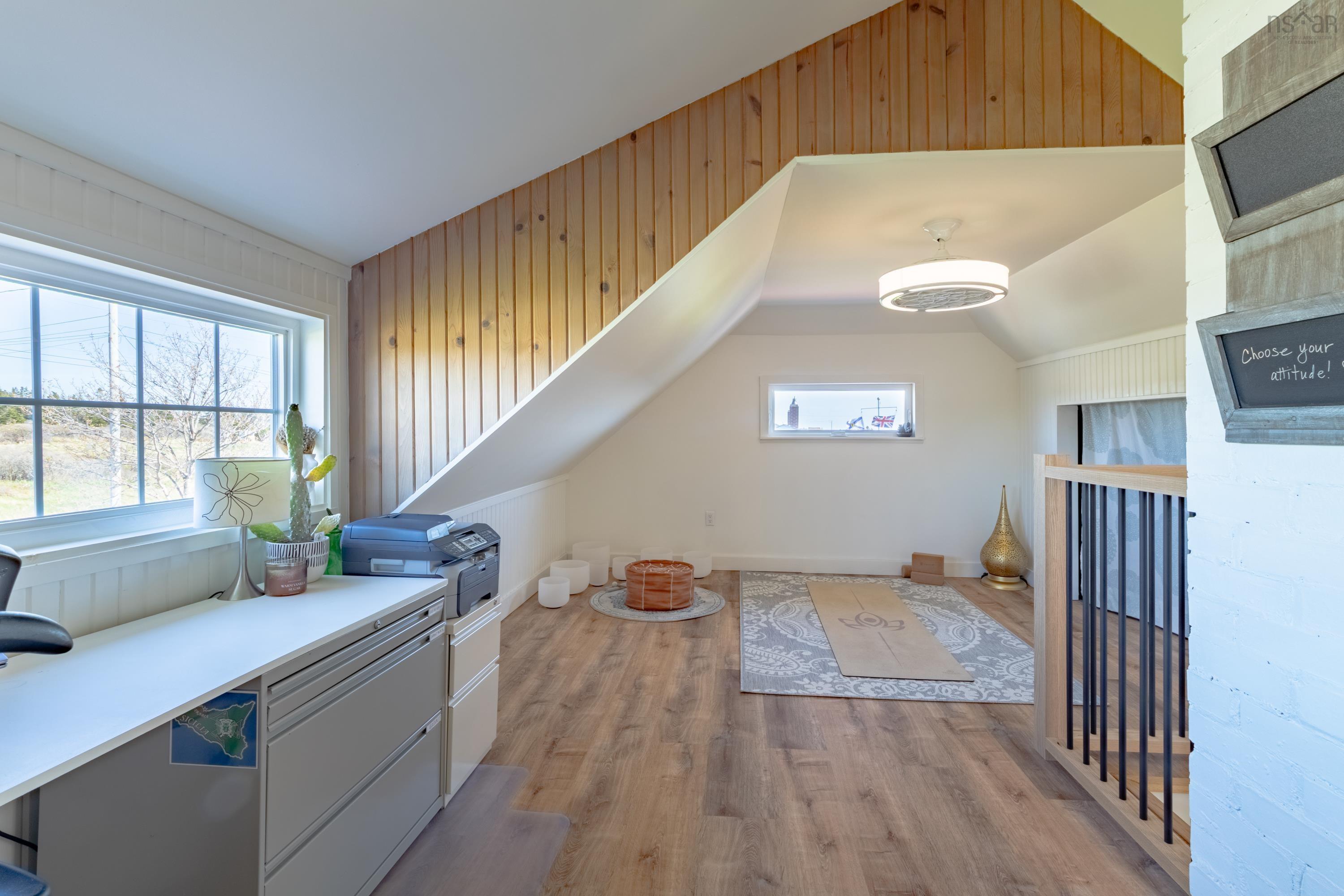 $549,900.00: 1837 Main Shore Road, Sandford