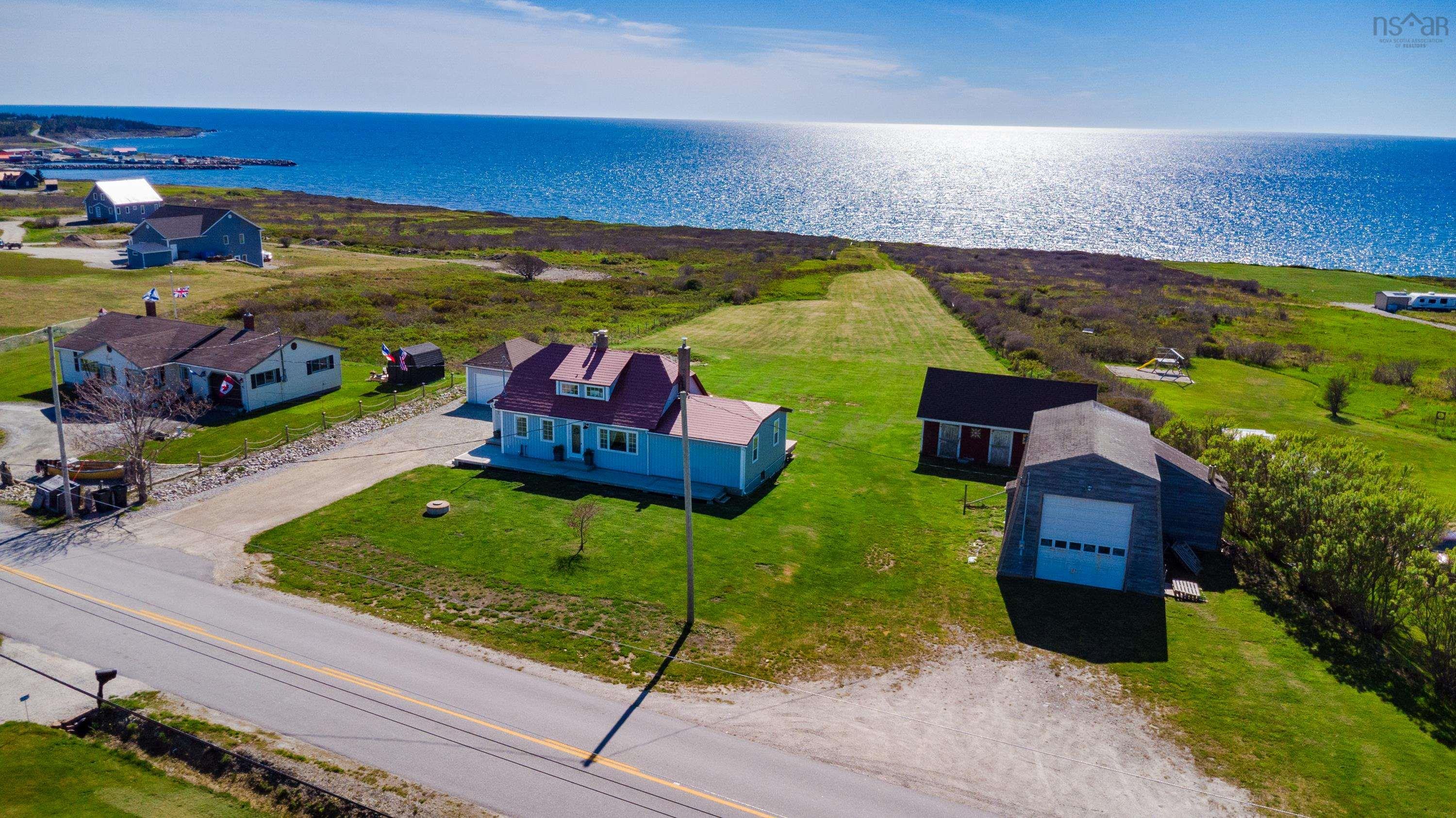 $549,900.00: 1837 Main Shore Road, Sandford