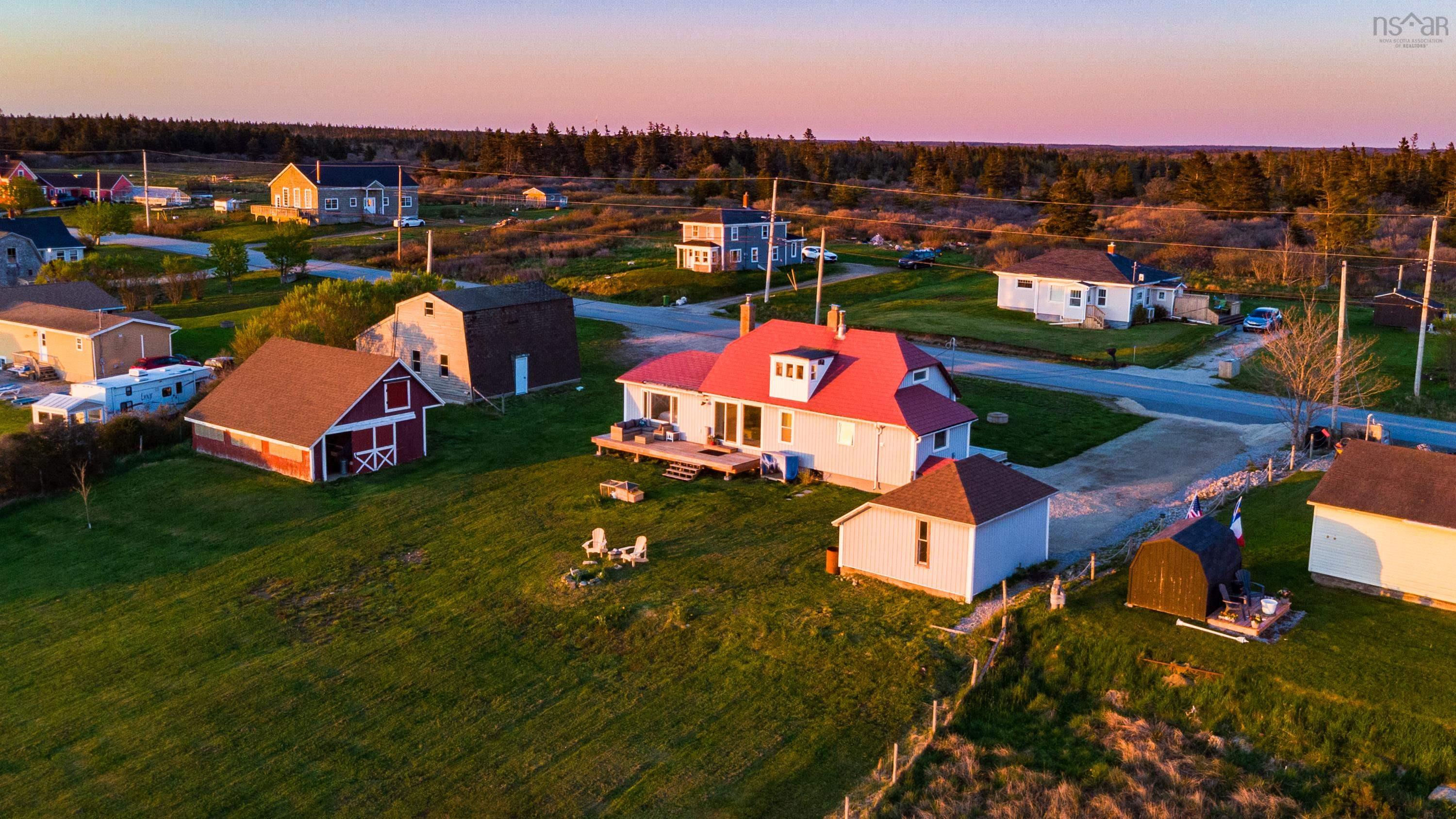 $549,900.00: 1837 Main Shore Road, Sandford