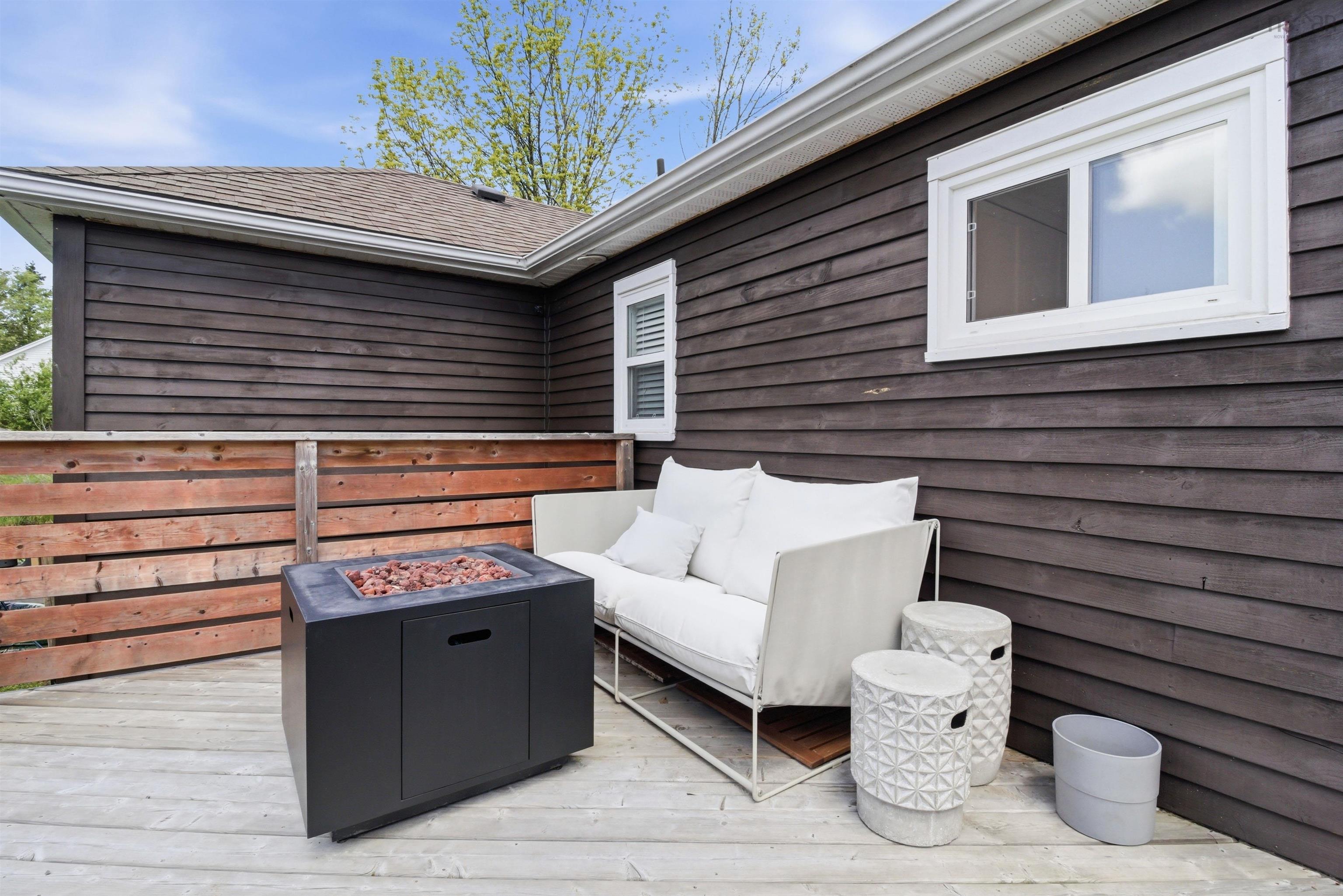 $399,900.00: 50 Green Lane, Falmouth