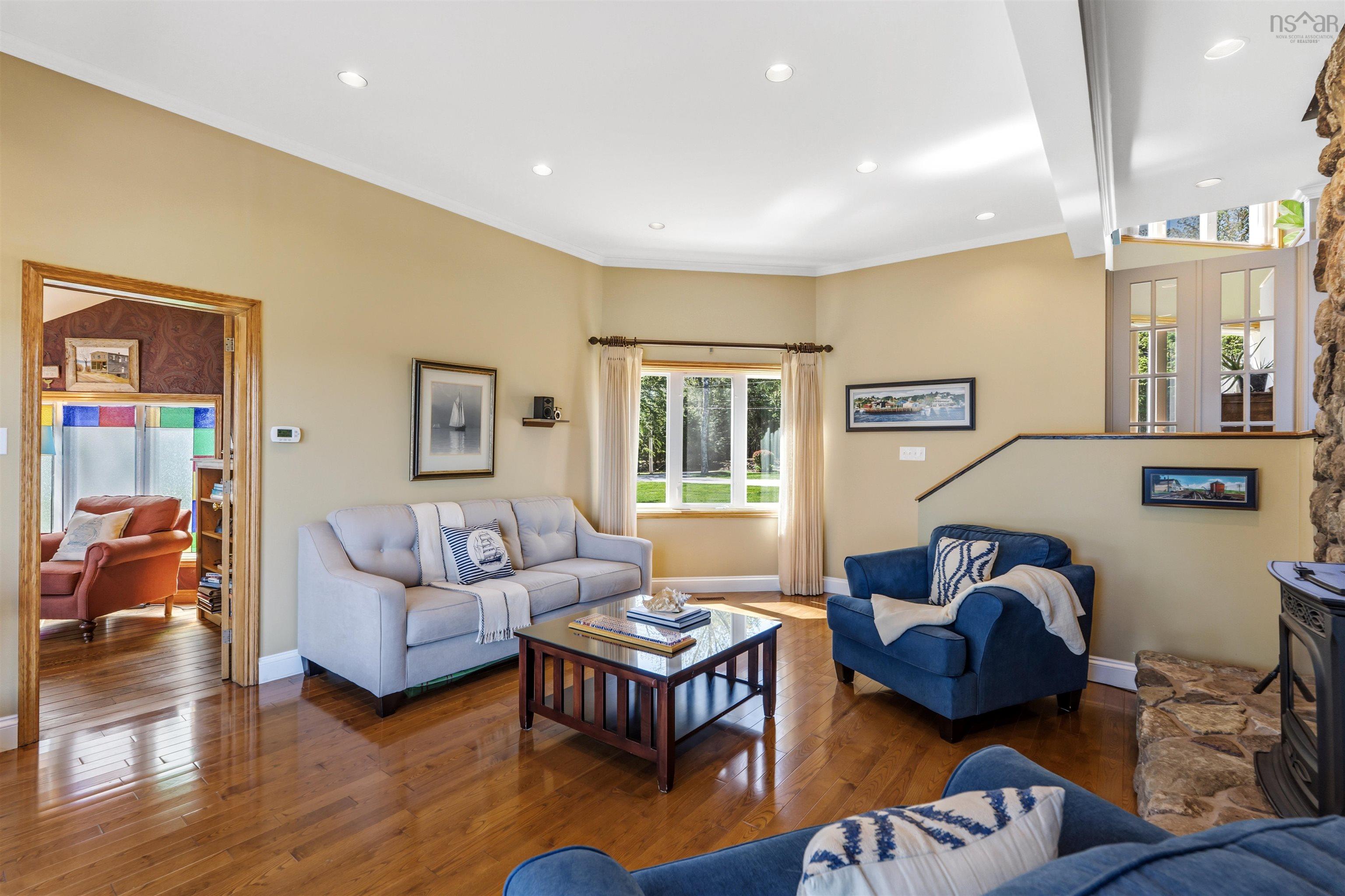 $1,850,000.00: 59 Cochrane Point Road, Enfield