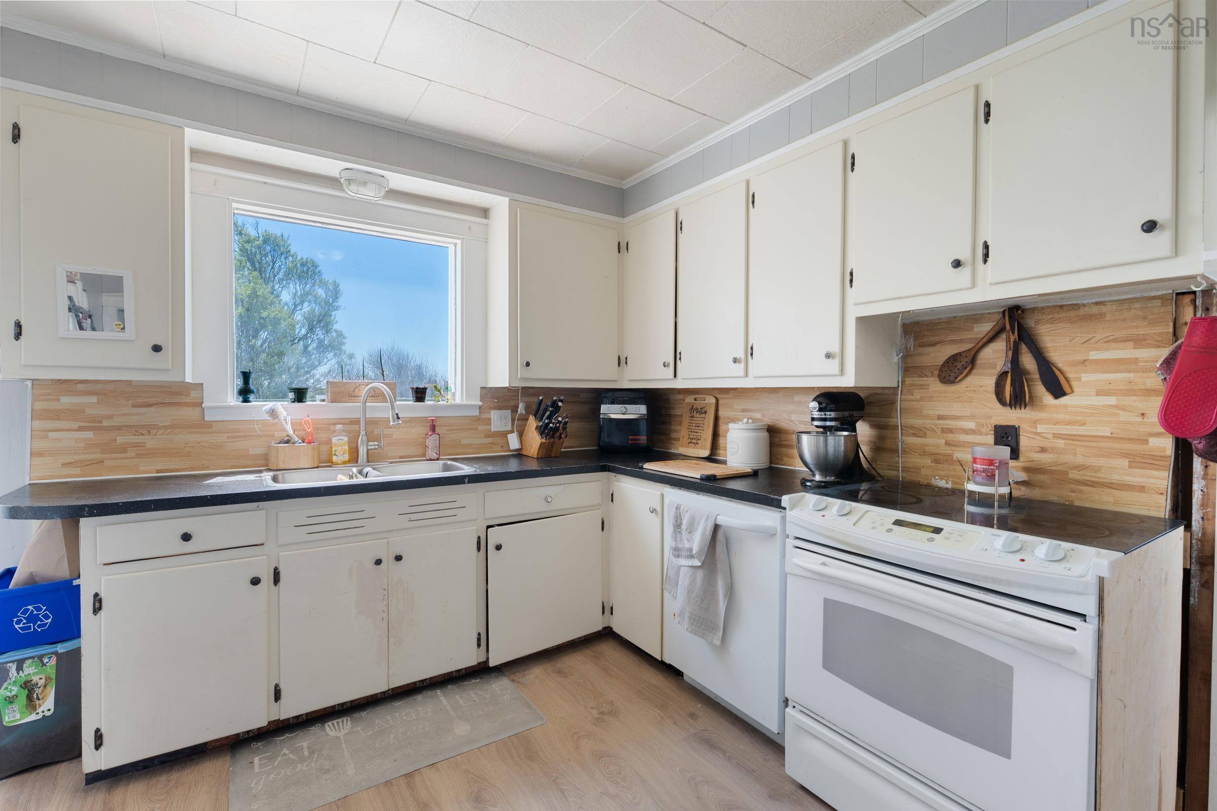 $289,000.00: 1614 Main Shore Road, Sandford