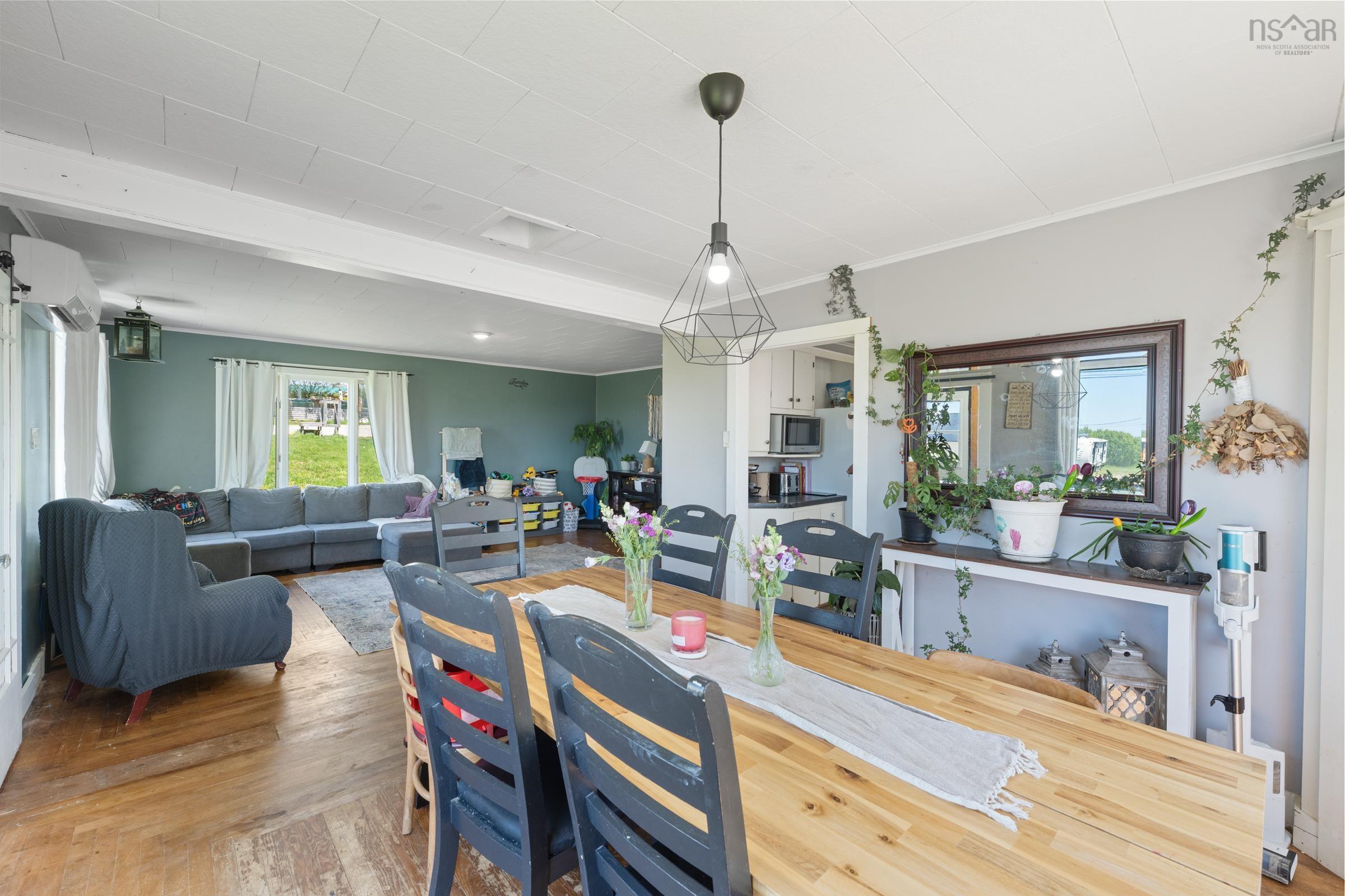 $289,000.00: 1614 Main Shore Road, Sandford