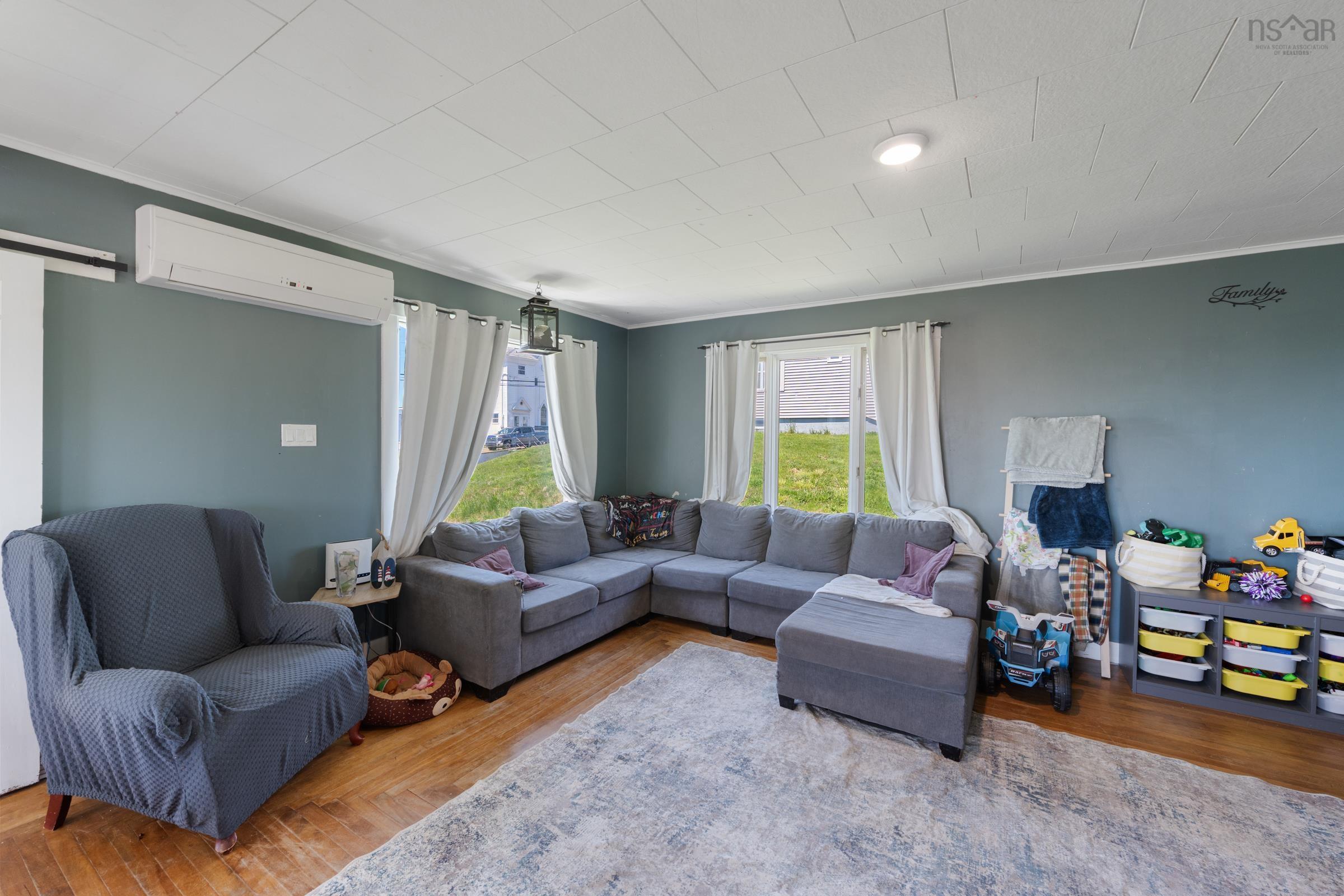 $289,000.00: 1614 Main Shore Road, Sandford