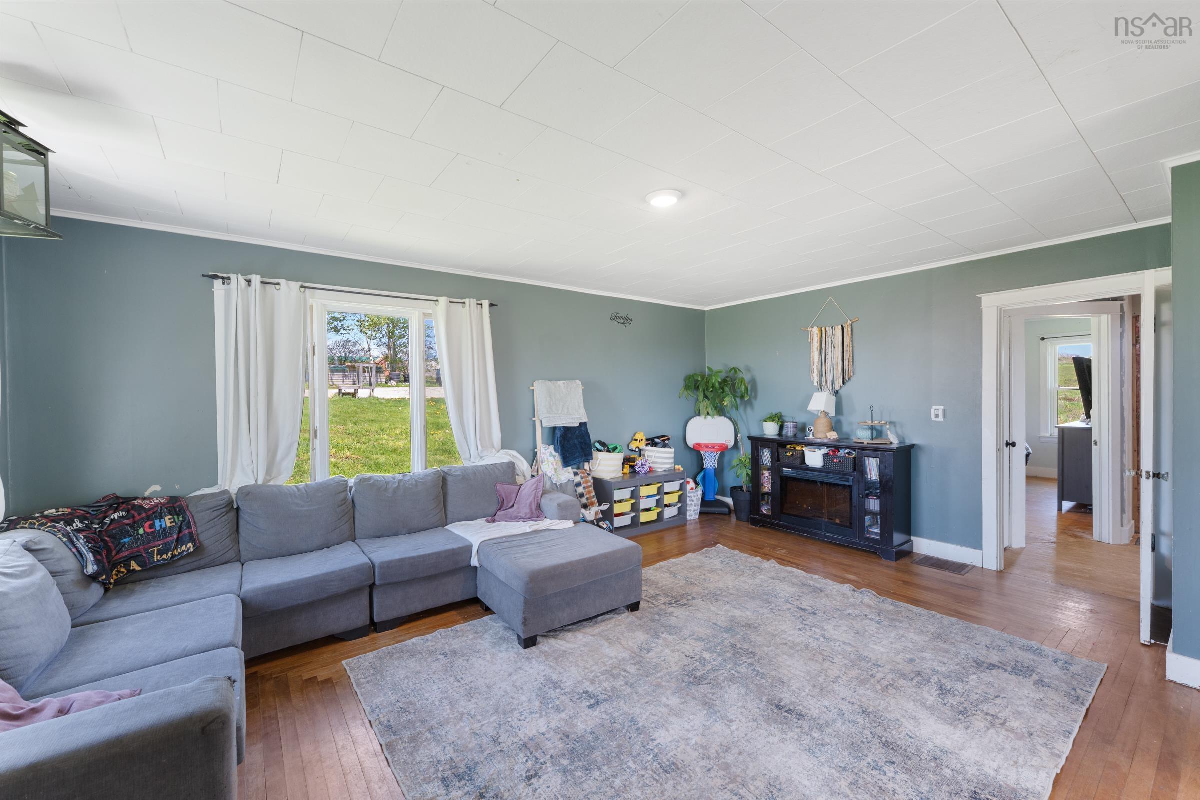 $289,000.00: 1614 Main Shore Road, Sandford