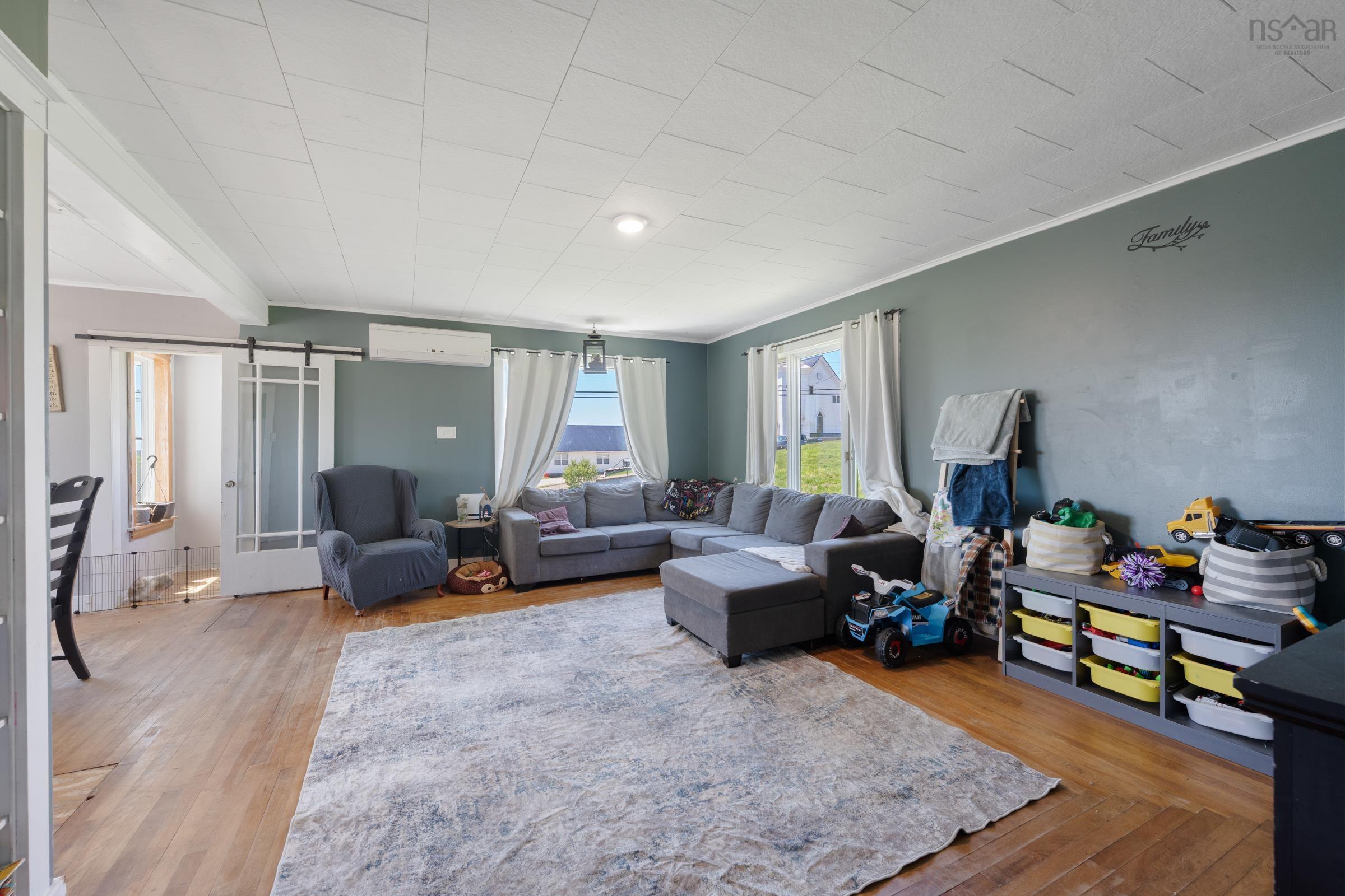 $289,000.00: 1614 Main Shore Road, Sandford