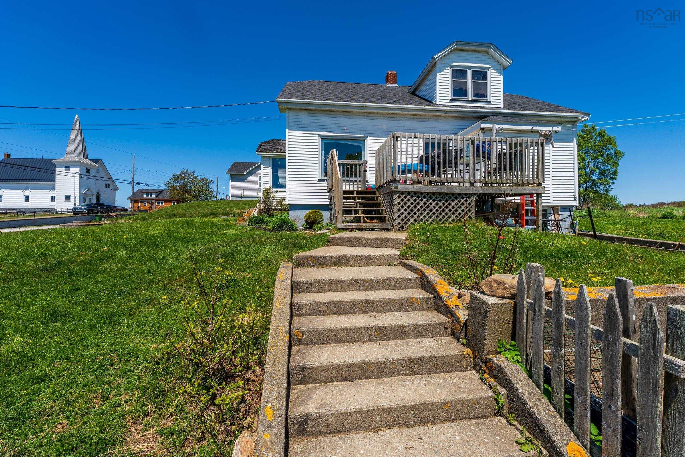 $289,000.00: 1614 Main Shore Road, Sandford