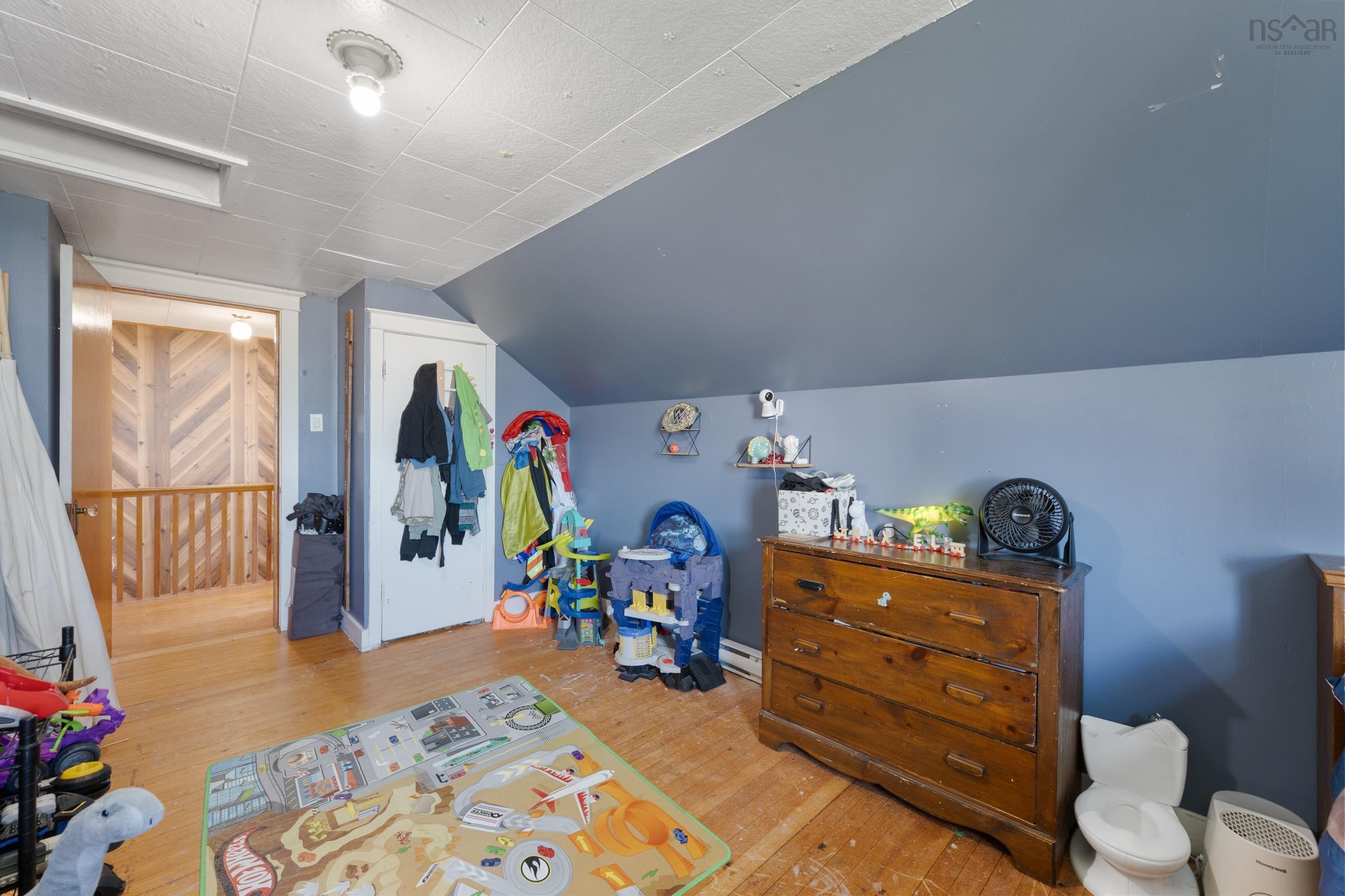 $289,000.00: 1614 Main Shore Road, Sandford