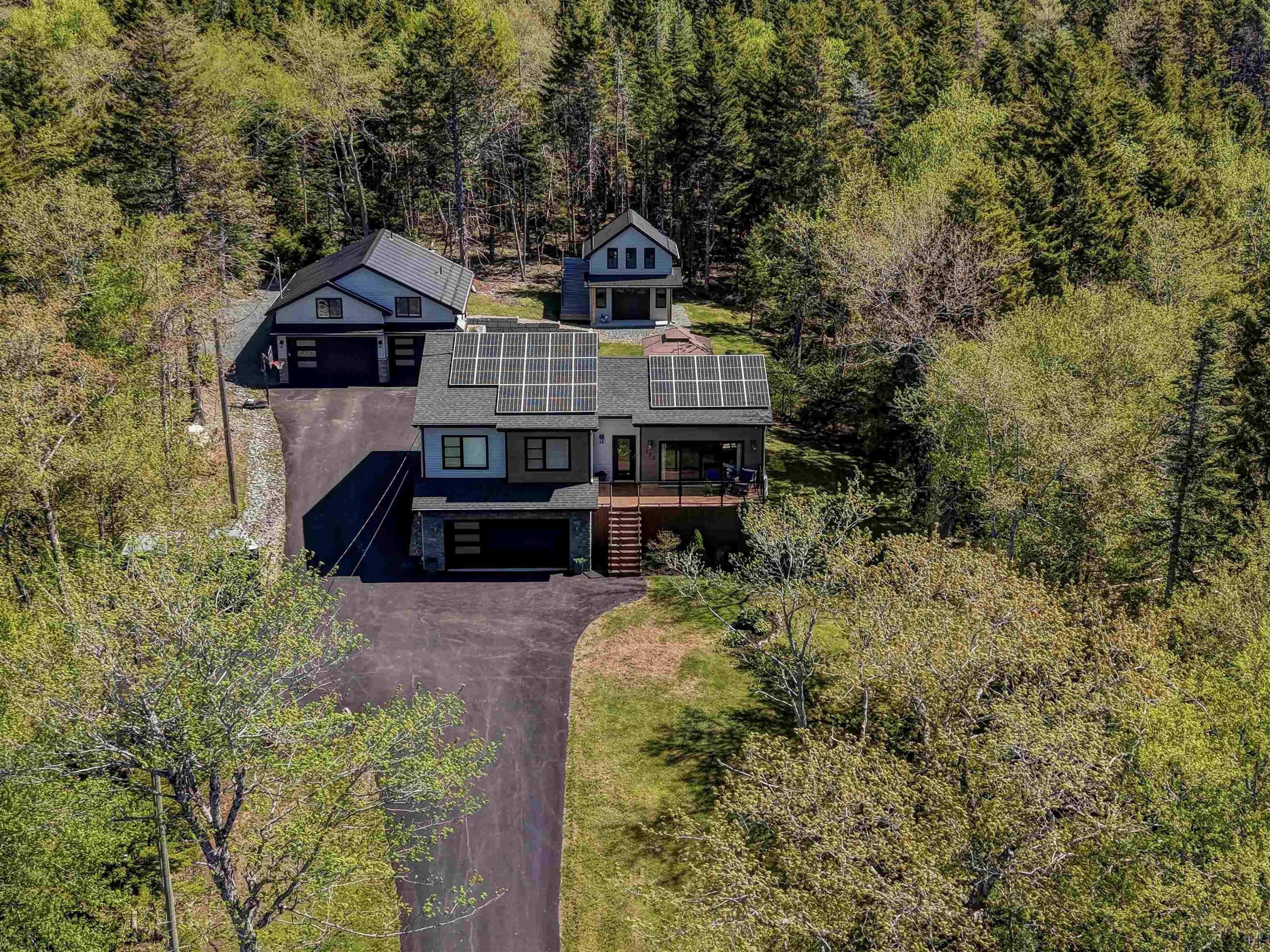 $1,380,000.00: 723 McCabe Lake Drive, Middle Sackville