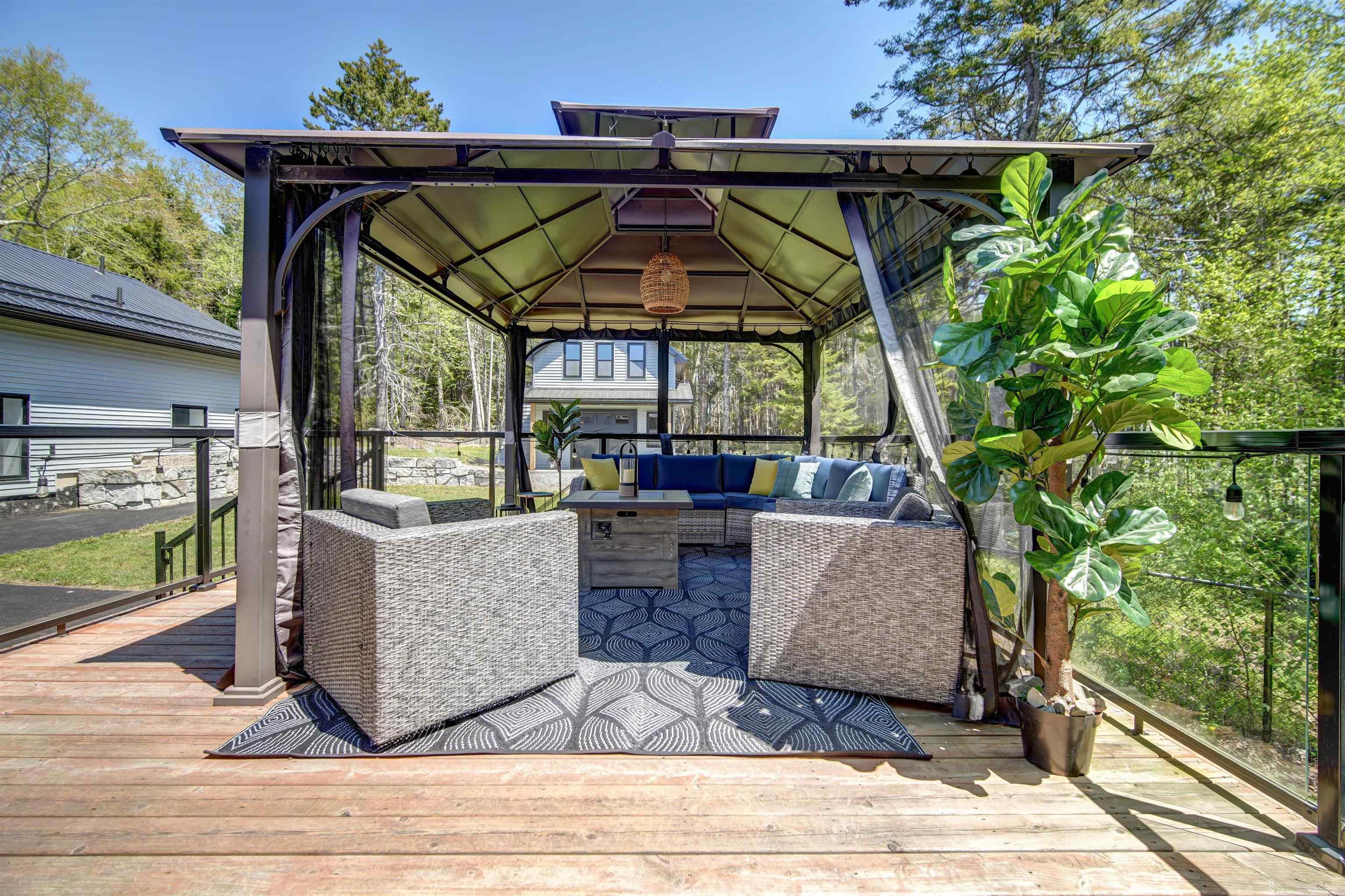 $1,380,000.00: 723 McCabe Lake Drive, Middle Sackville