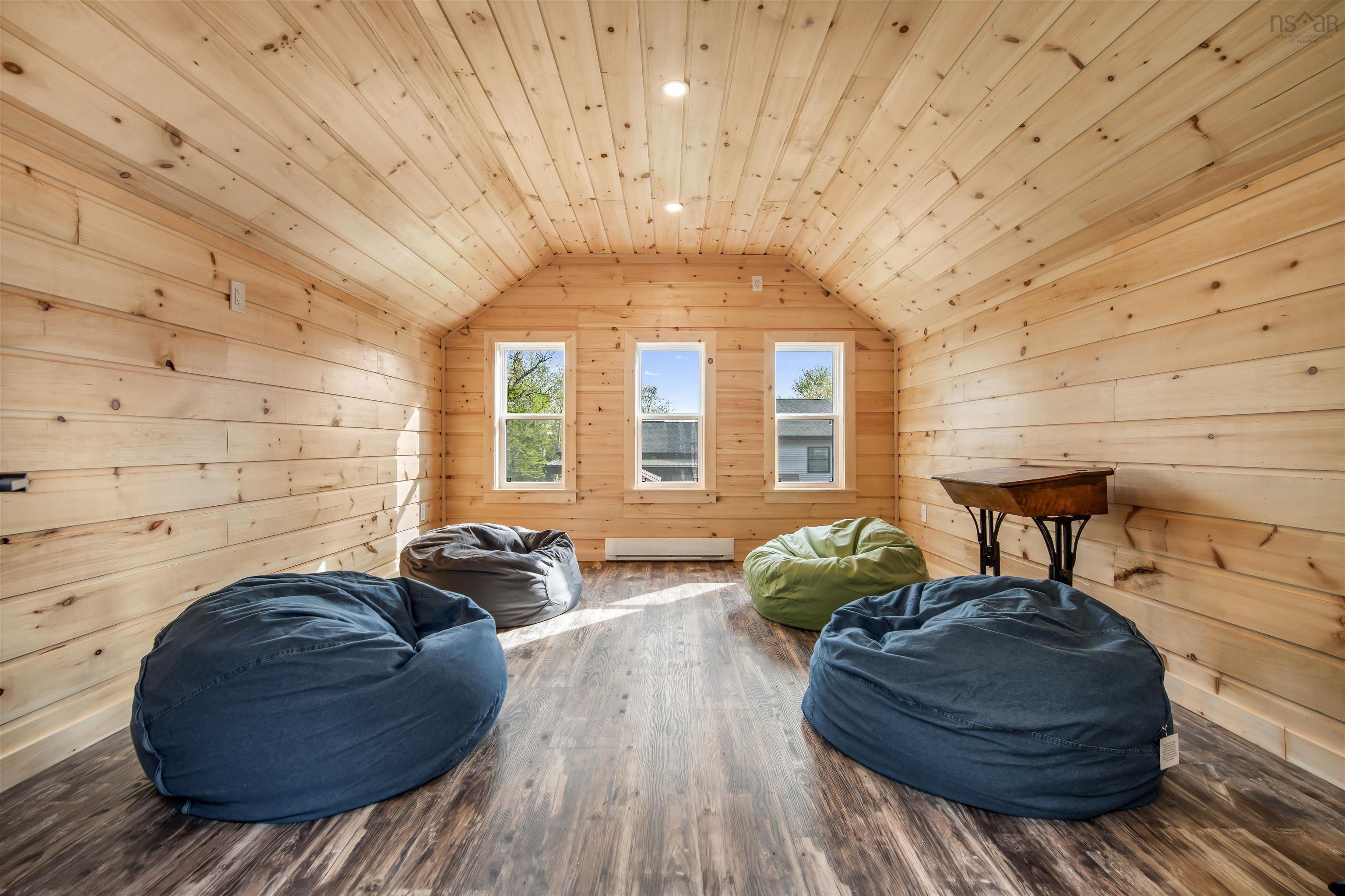 $1,380,000.00: 723 McCabe Lake Drive, Middle Sackville
