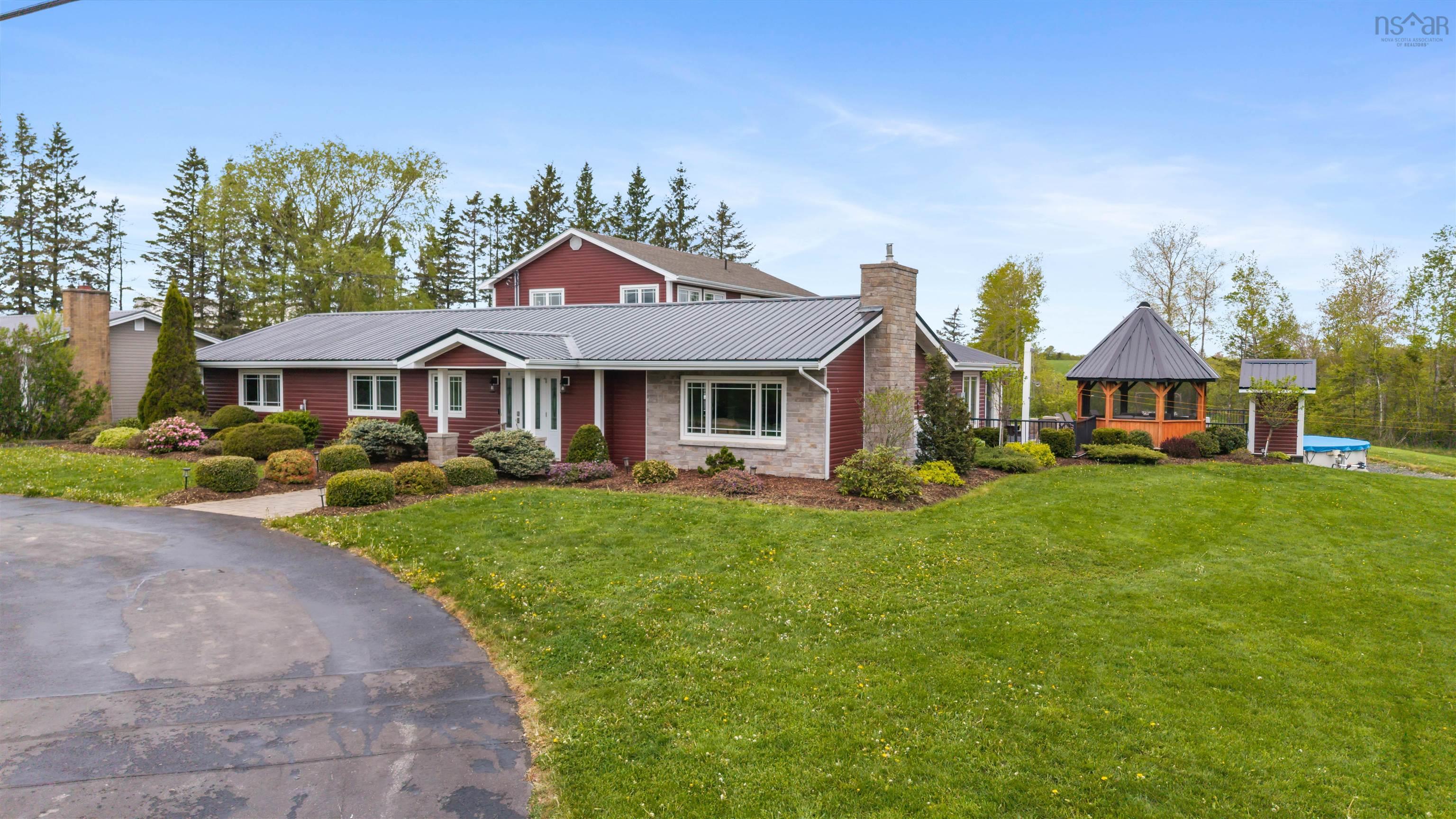 $879,900.00: 8805 Highway 14, Hardwood Lands