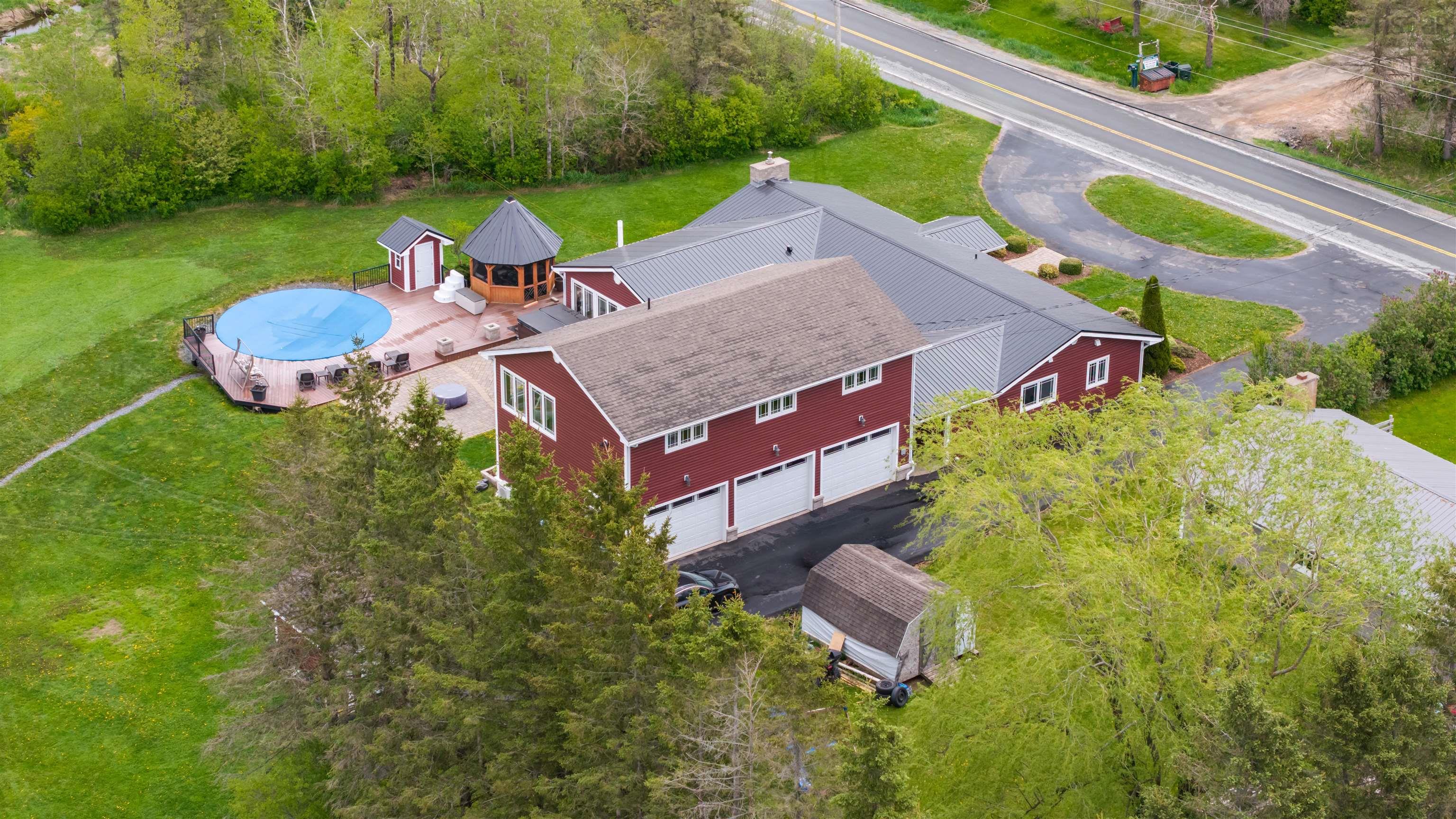 $879,900.00: 8805 Highway 14, Hardwood Lands