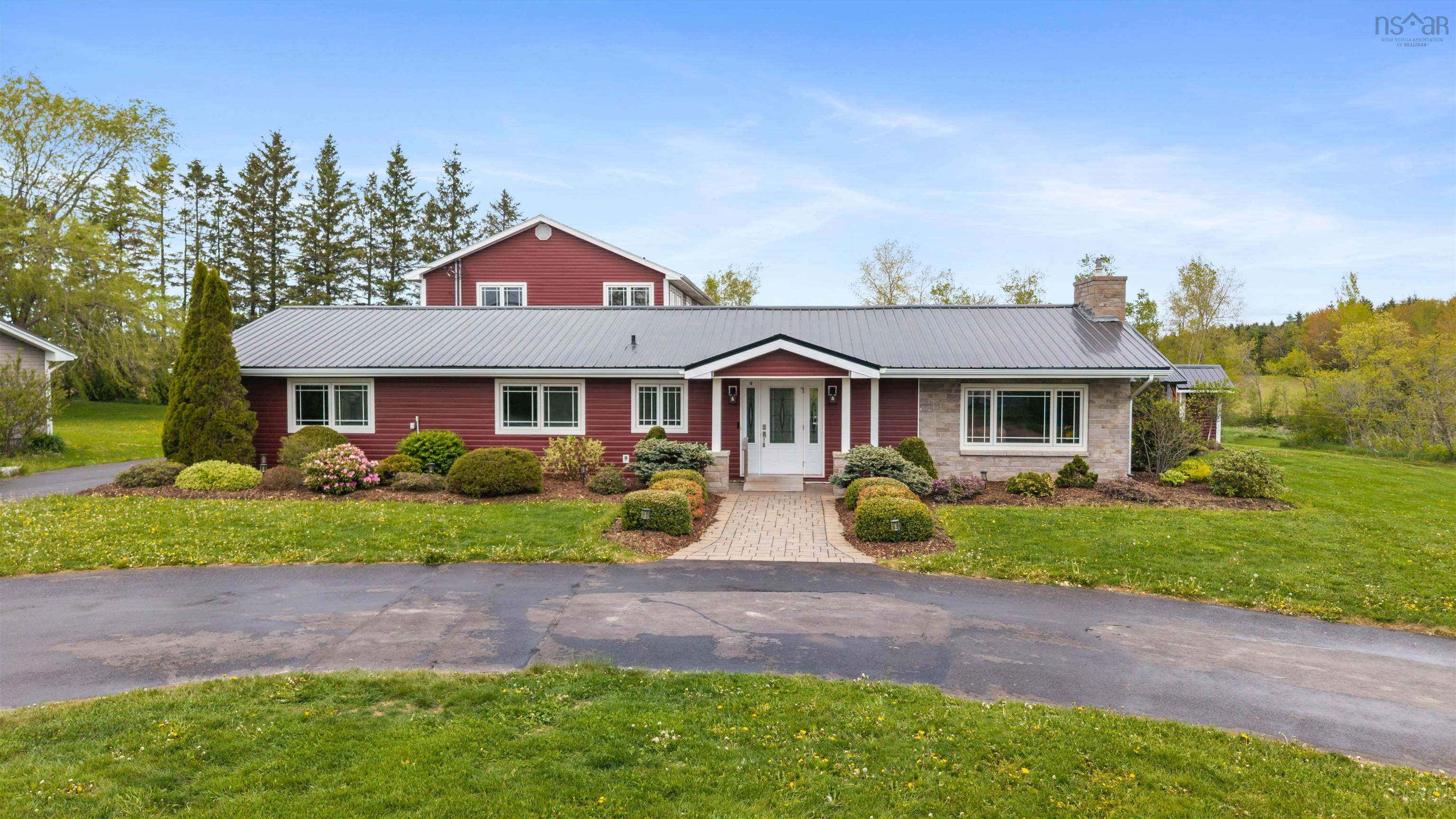 $879,900.00: 8805 Highway 14, Hardwood Lands
