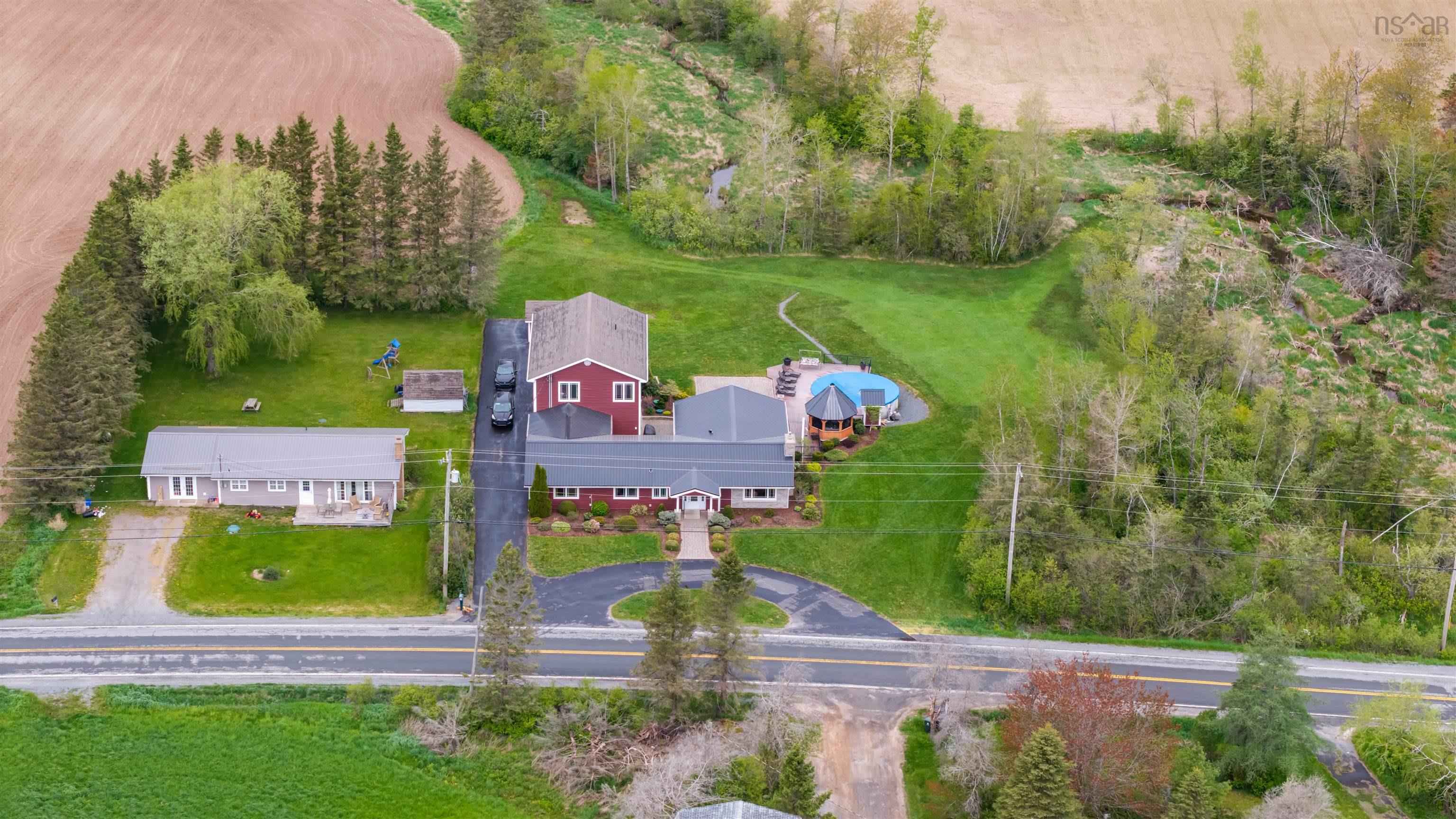$879,900.00: 8805 Highway 14, Hardwood Lands