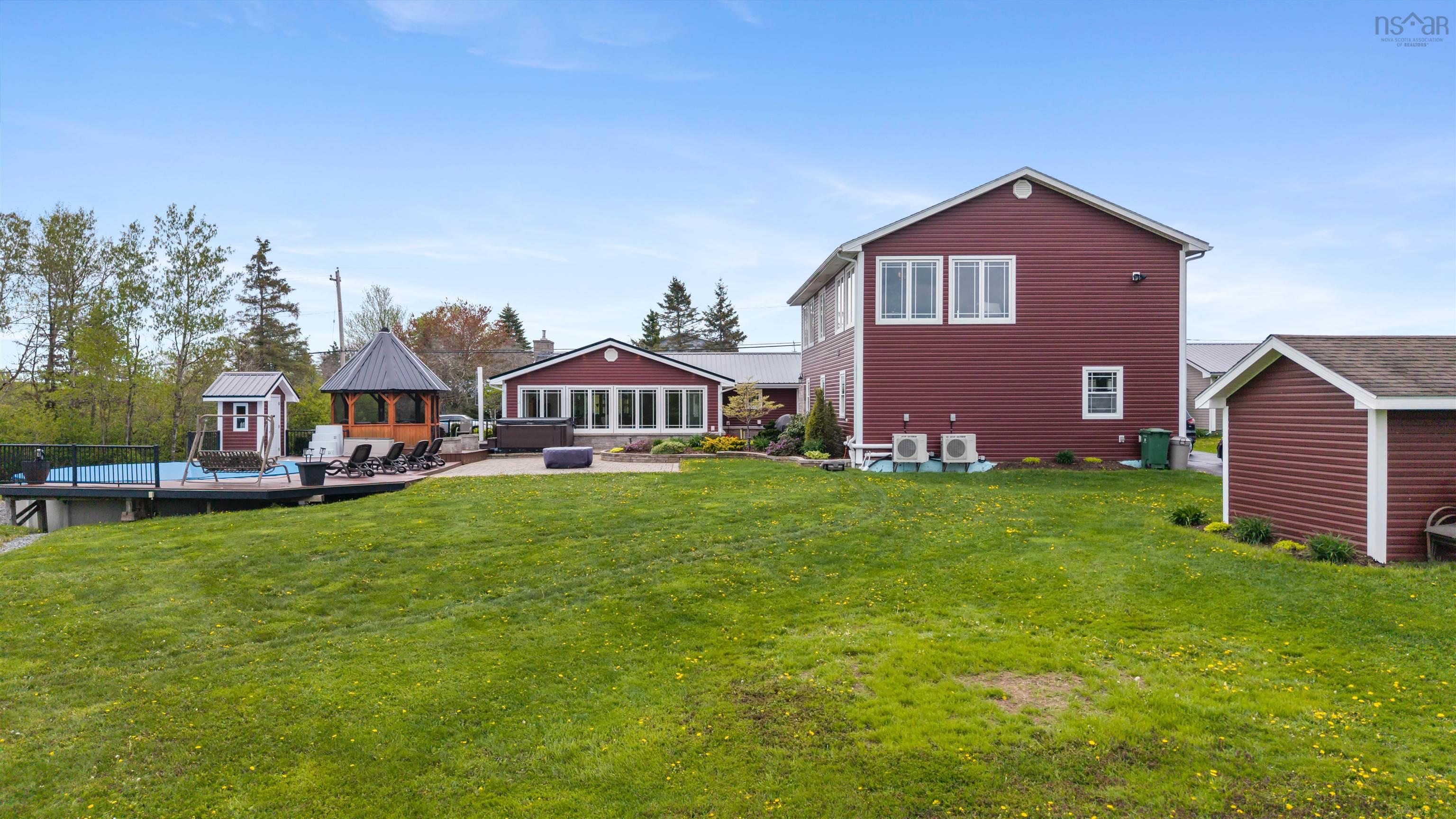 $879,900.00: 8805 Highway 14, Hardwood Lands
