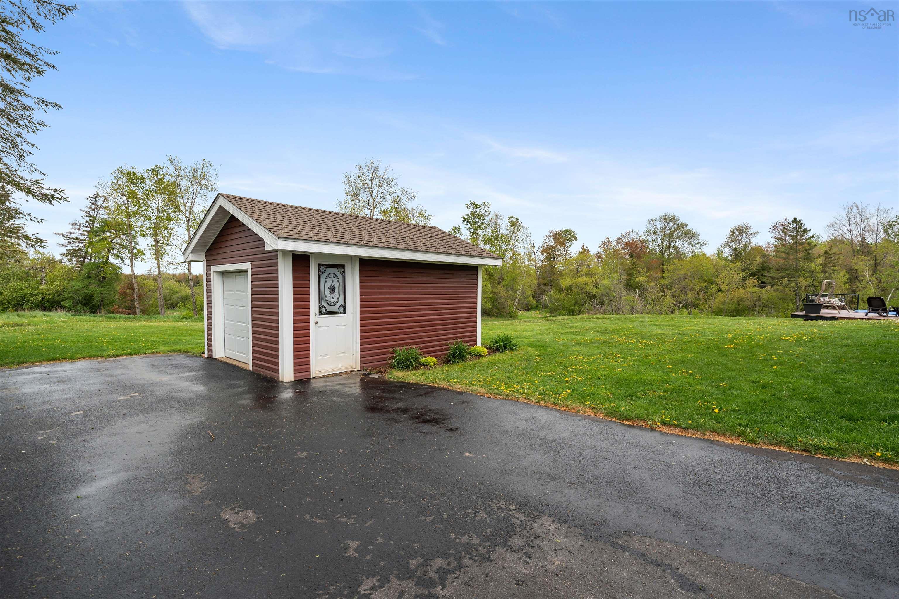 $879,900.00: 8805 Highway 14, Hardwood Lands