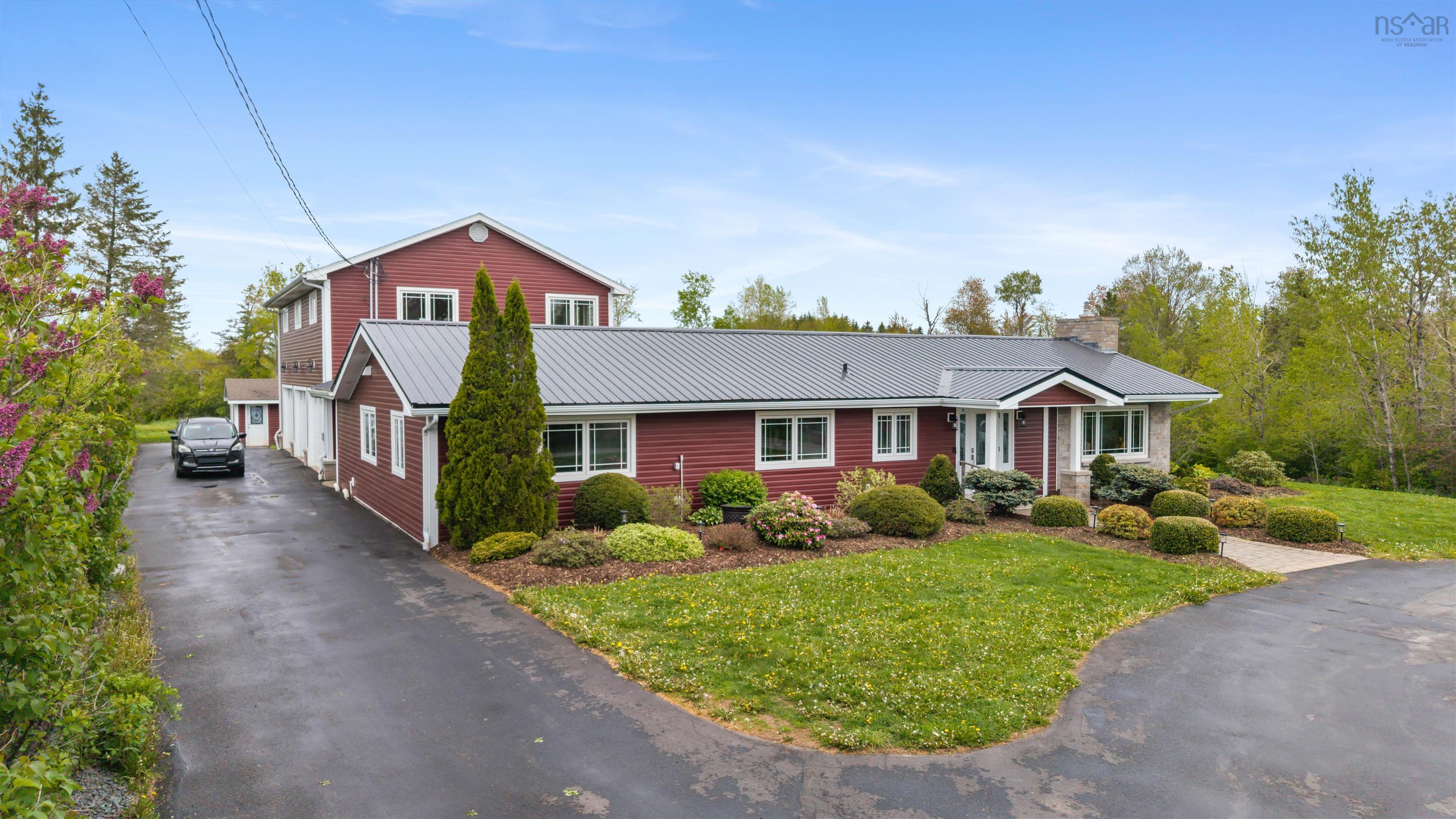 $879,900.00: 8805 Highway 14, Hardwood Lands