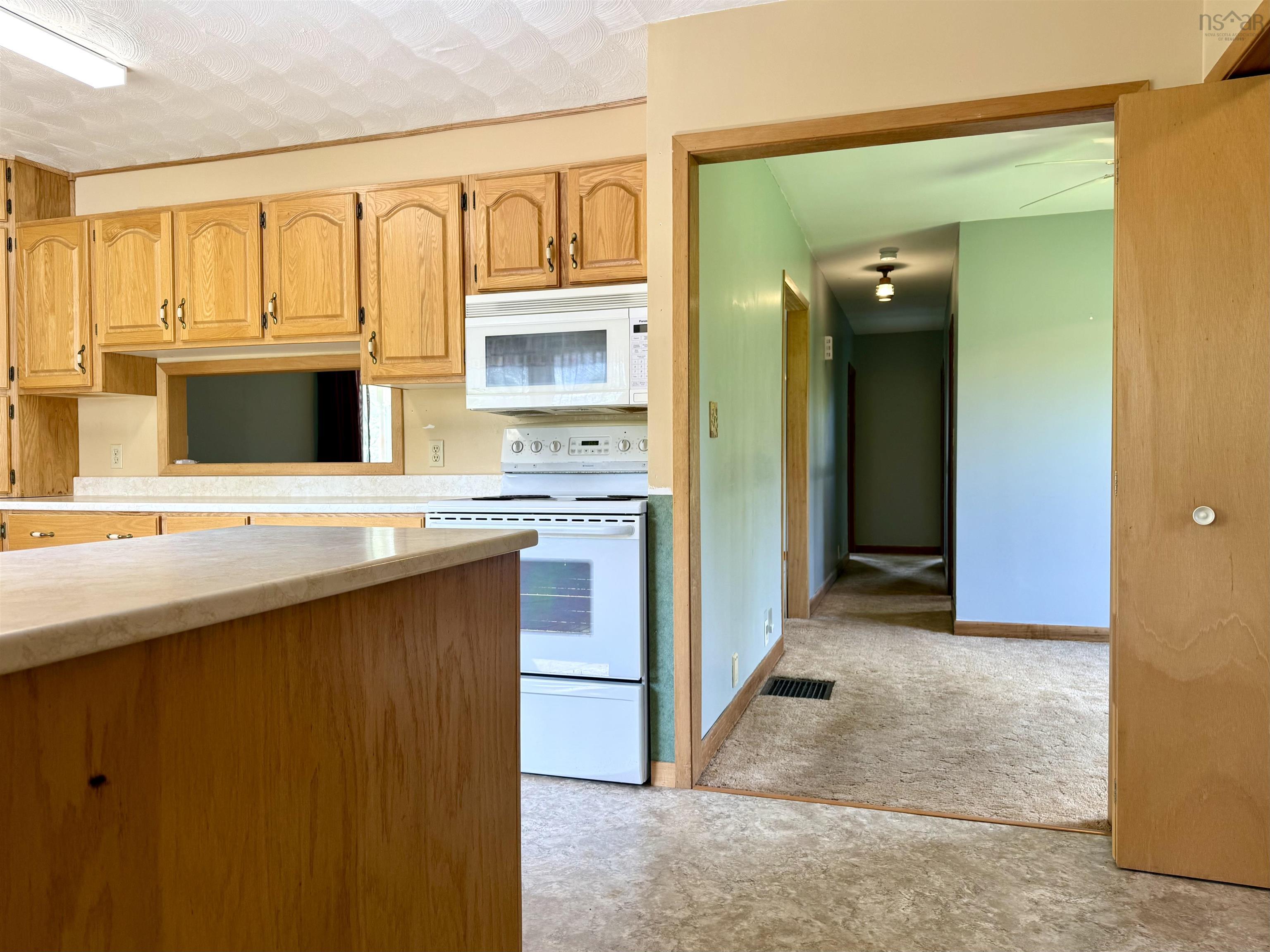 $324,900.00: 897 6 Highway, East Amherst