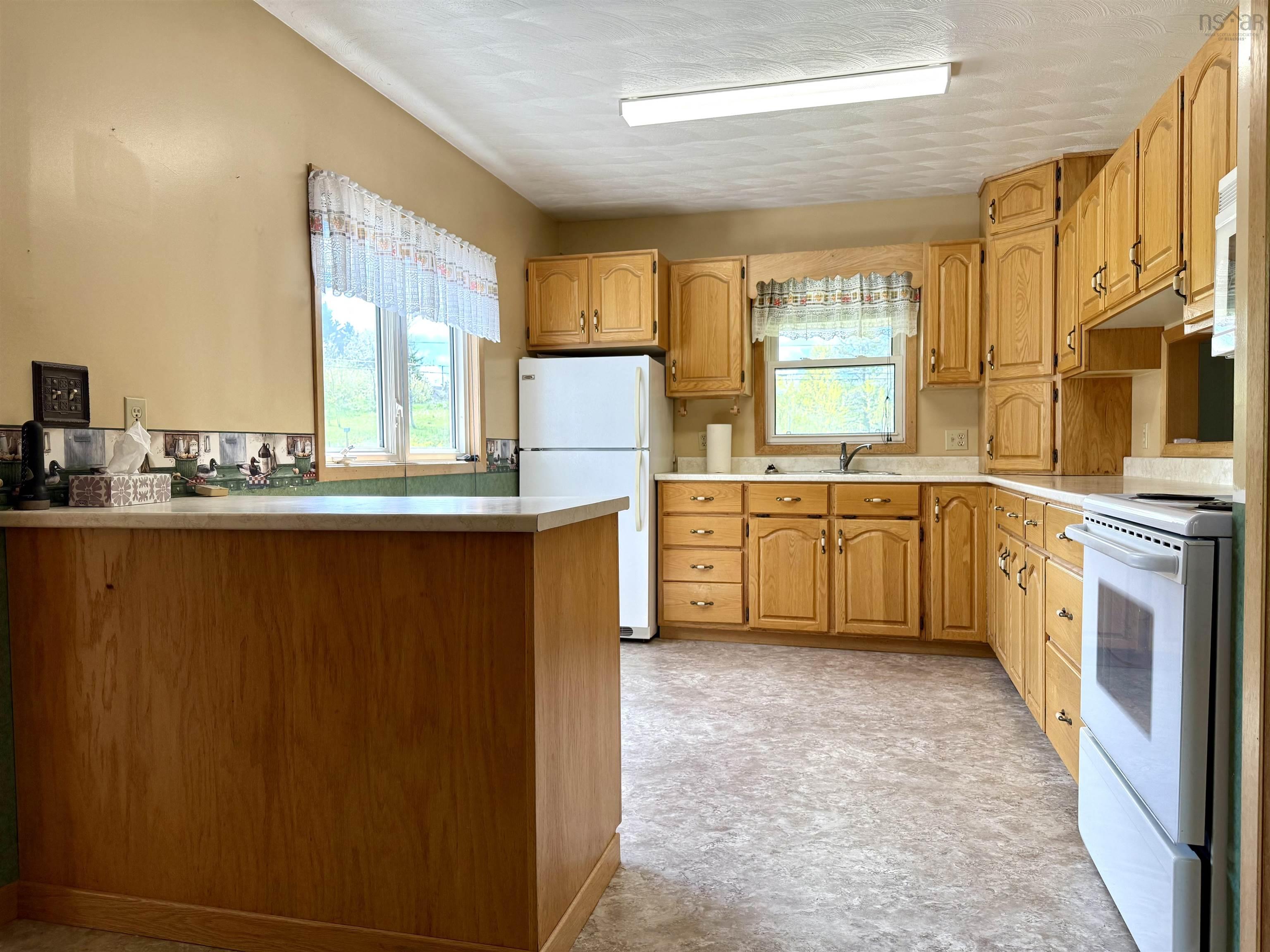 $324,900.00: 897 6 Highway, East Amherst