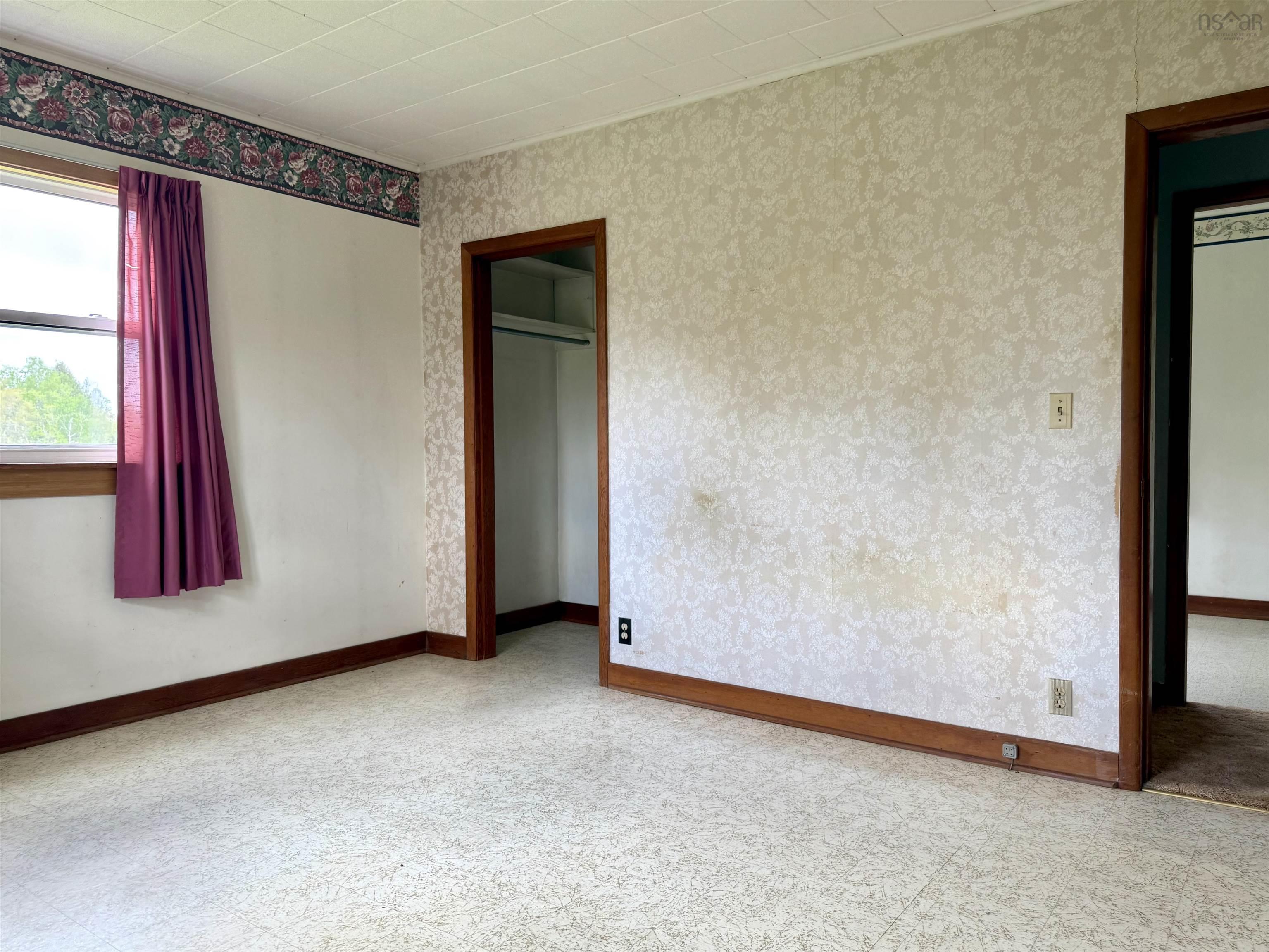 $324,900.00: 897 6 Highway, East Amherst