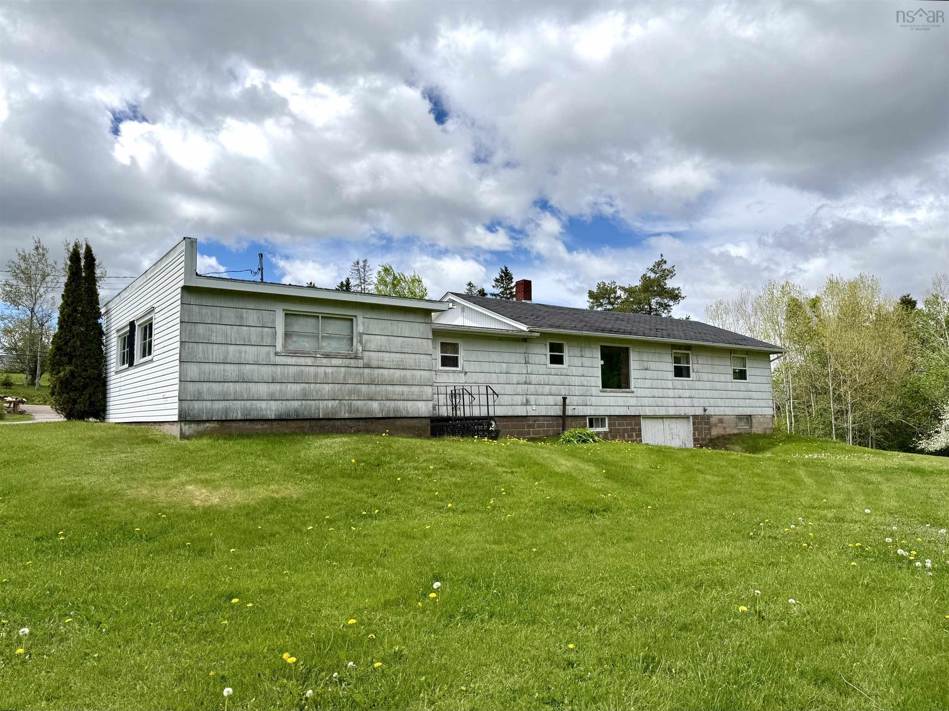$324,900.00: 897 6 Highway, East Amherst
