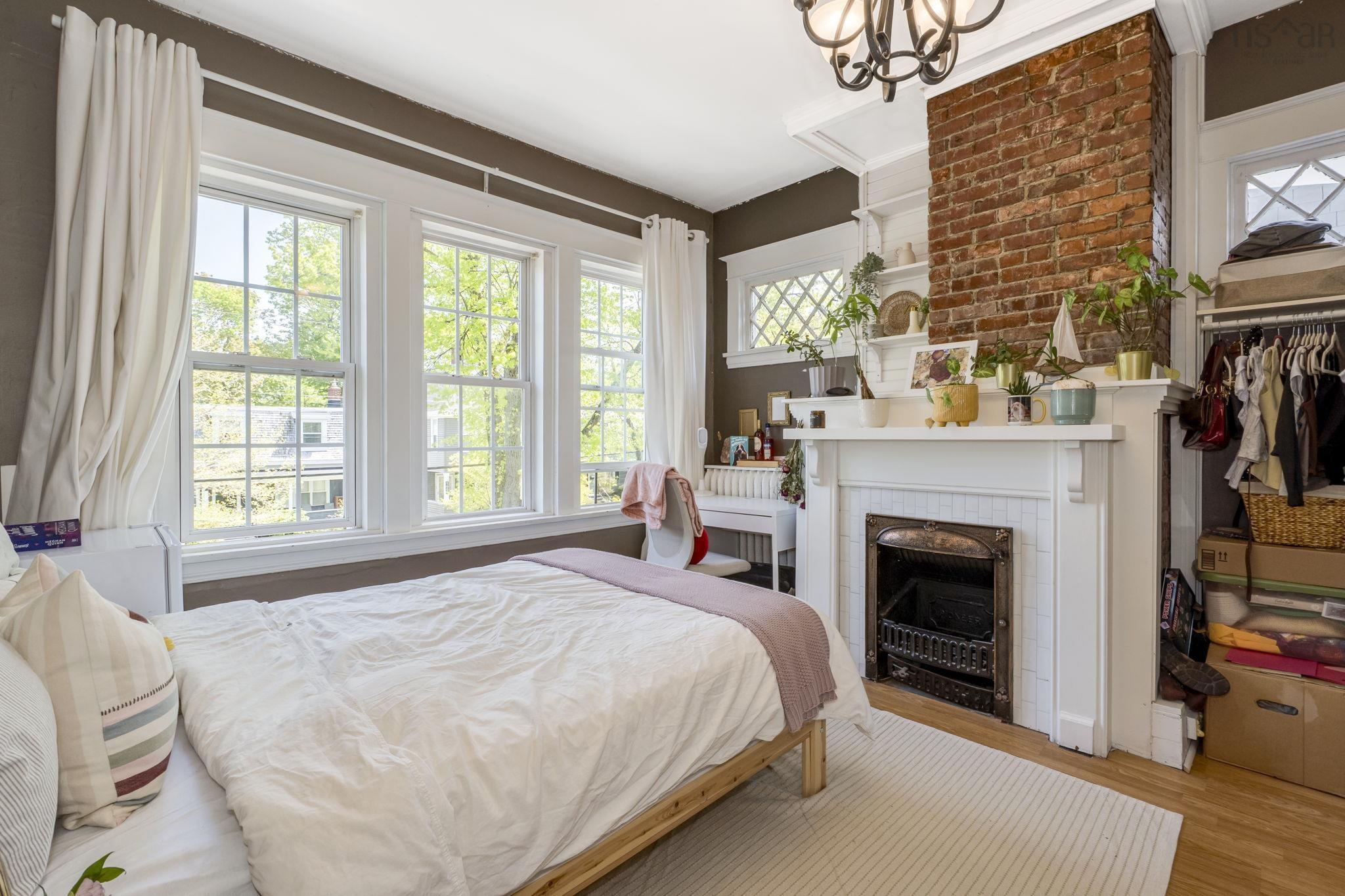 $1,399,900.00: 1672/1676 Chestnut Street, Halifax