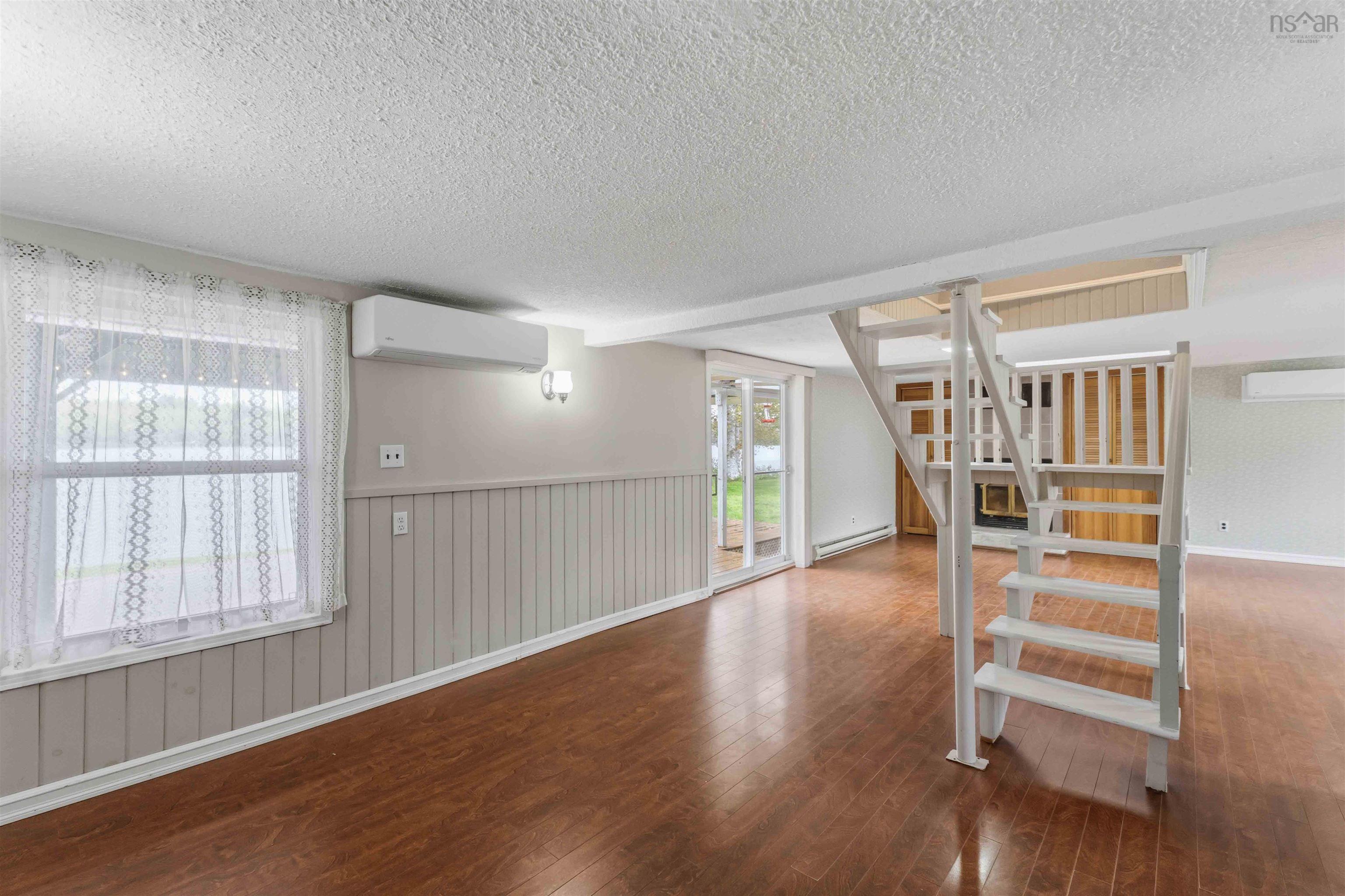 $469,500.00: 244 East Lake Road, New Albany
