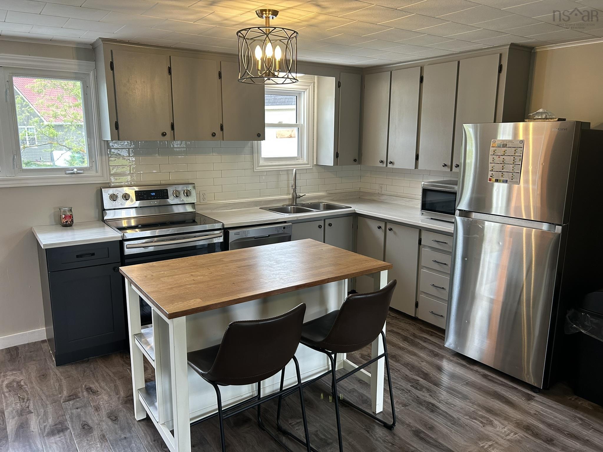$287,000.00: 23 SNOWDEN Avenue, Amherst